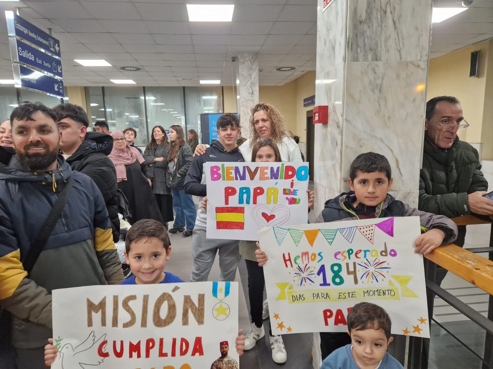 FOTOGALERÍA | De Irak a los brazos de su gente: fotogalería del regreso de la COMGECEU