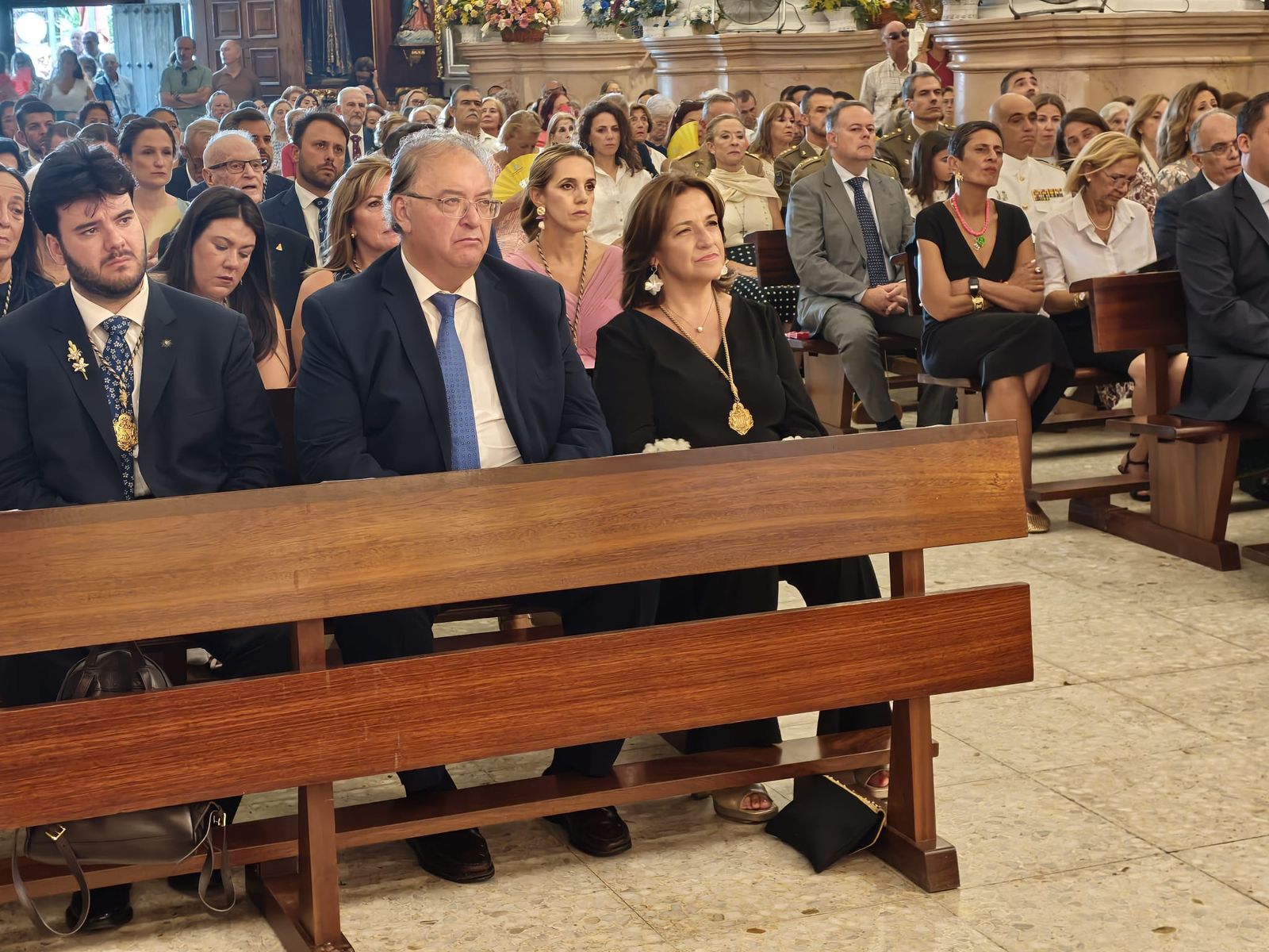 La Virgen de África emociona a Ceuta en una procesión para la historia