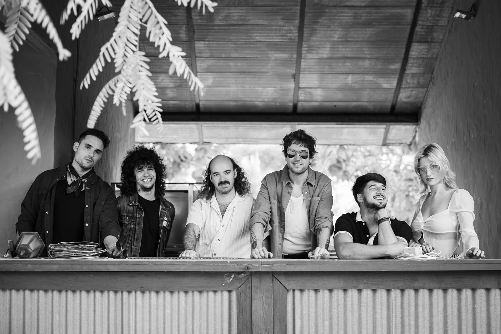 Foto de Suso Díaz (en el centro, con gafas de sol) y The Apaloosas