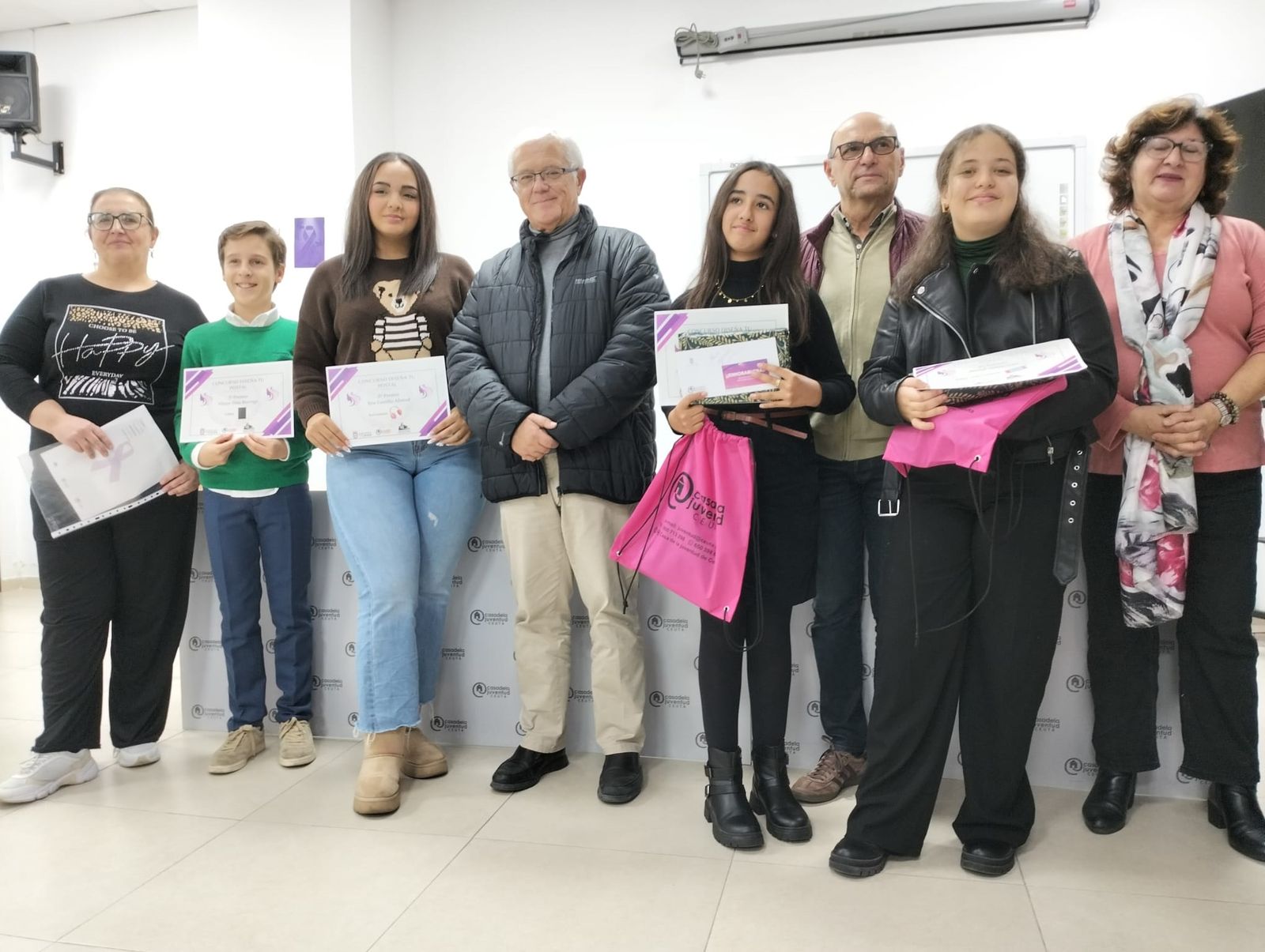 Foto de familia de los premiados