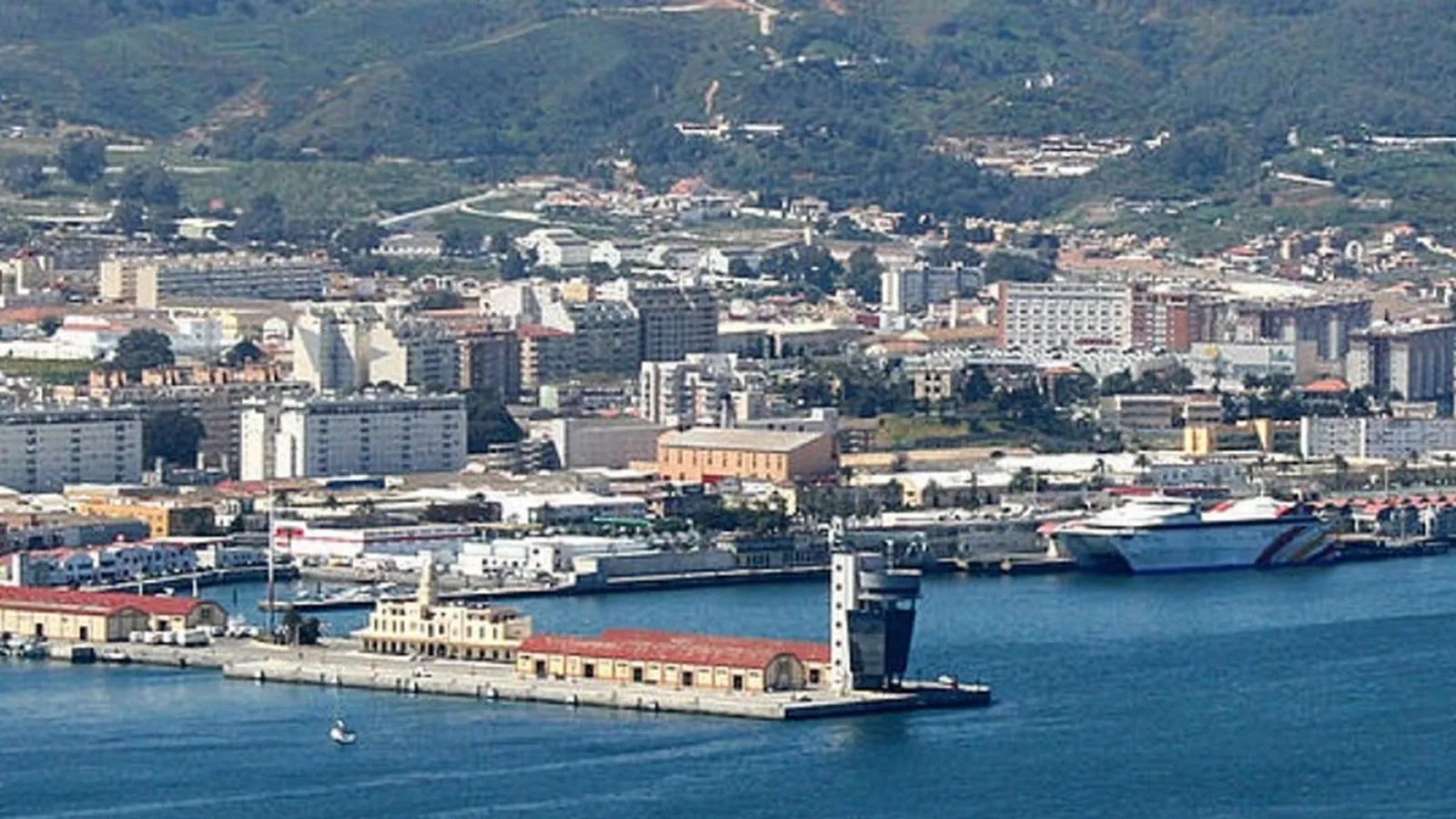 Vista amplia del Puerto de Ceuta.