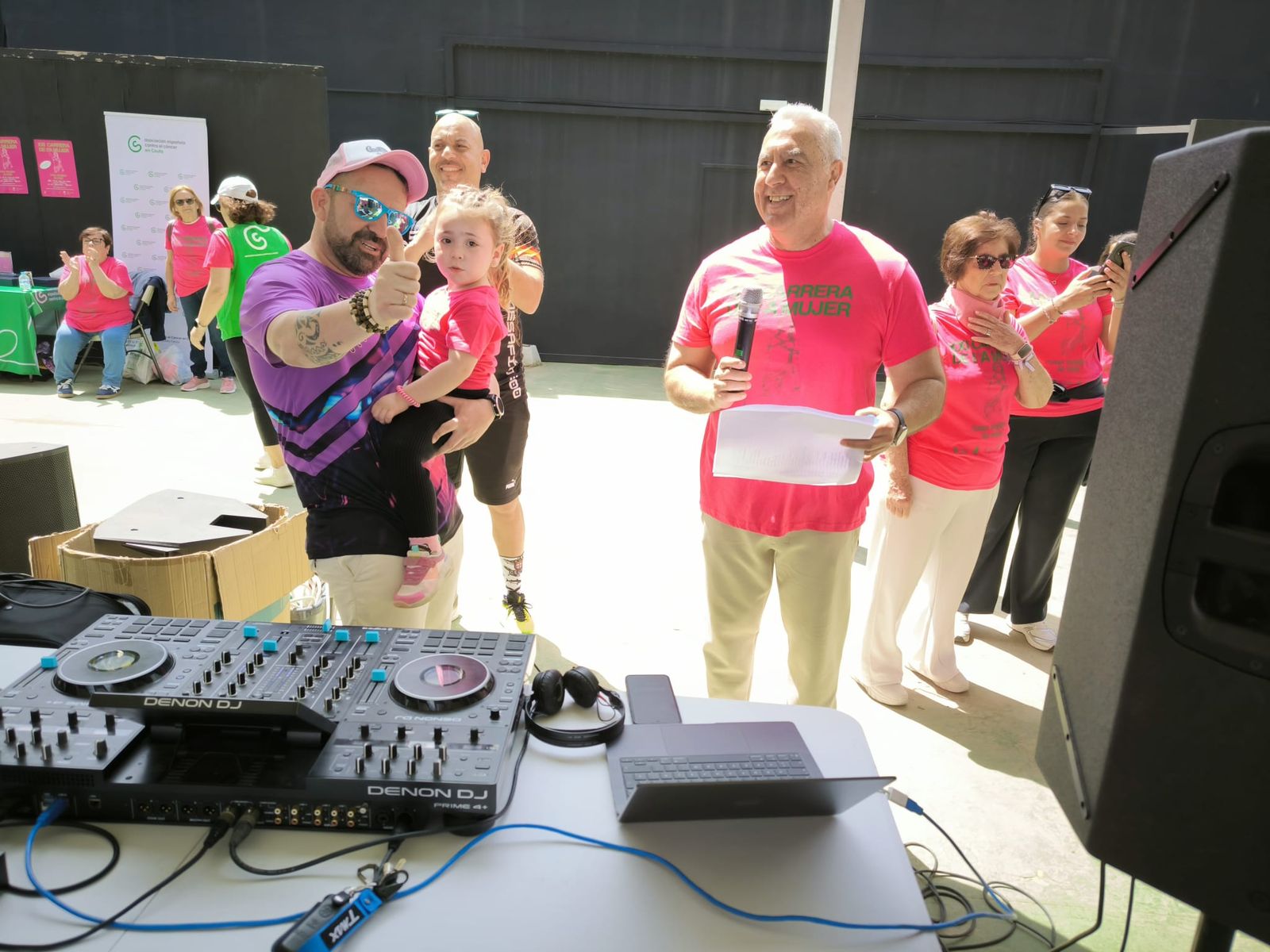Ceuta se viste de rosa para abrazarse a la vida