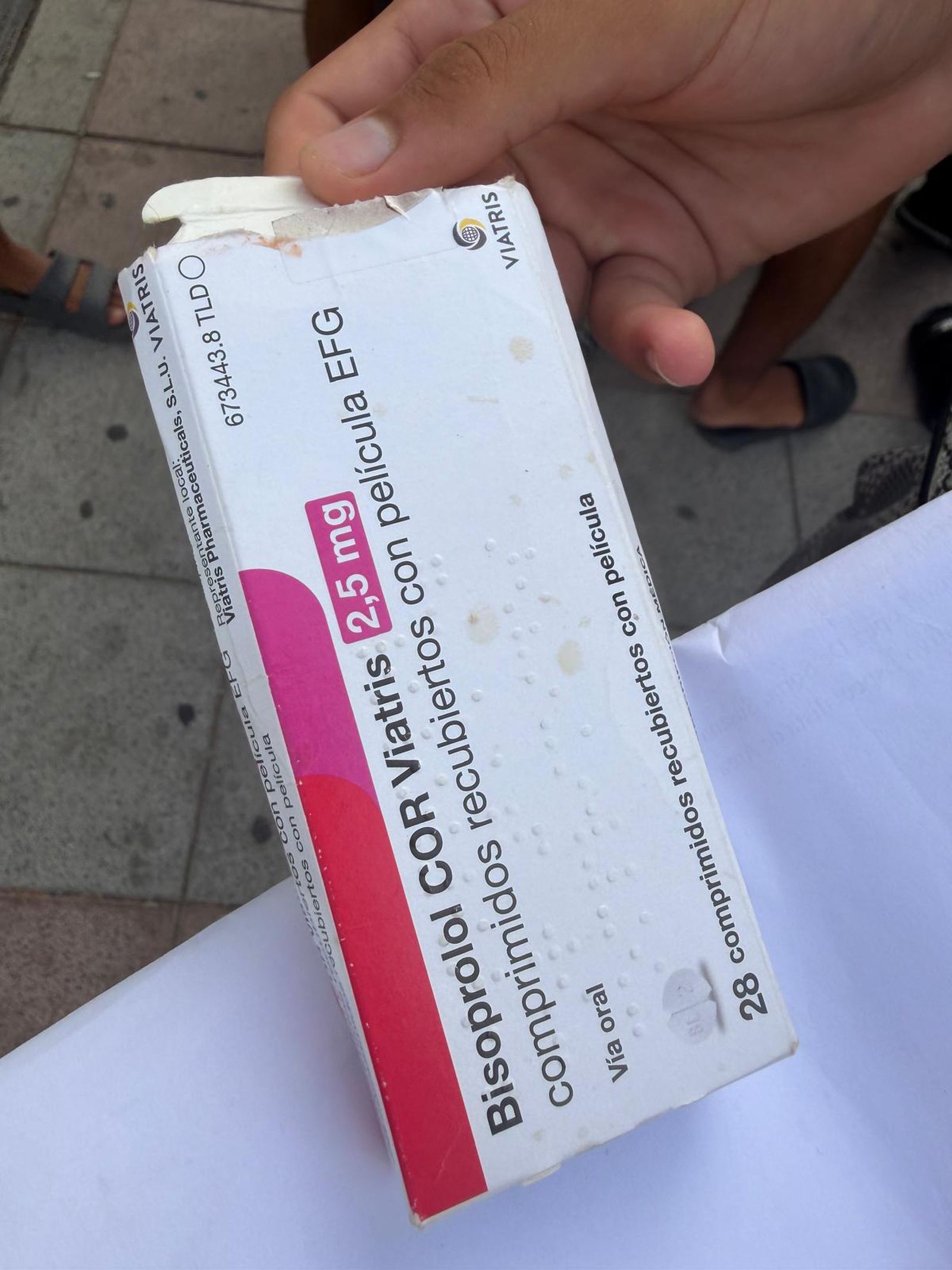 La caja de bisoprolol en las manos de Sufian.