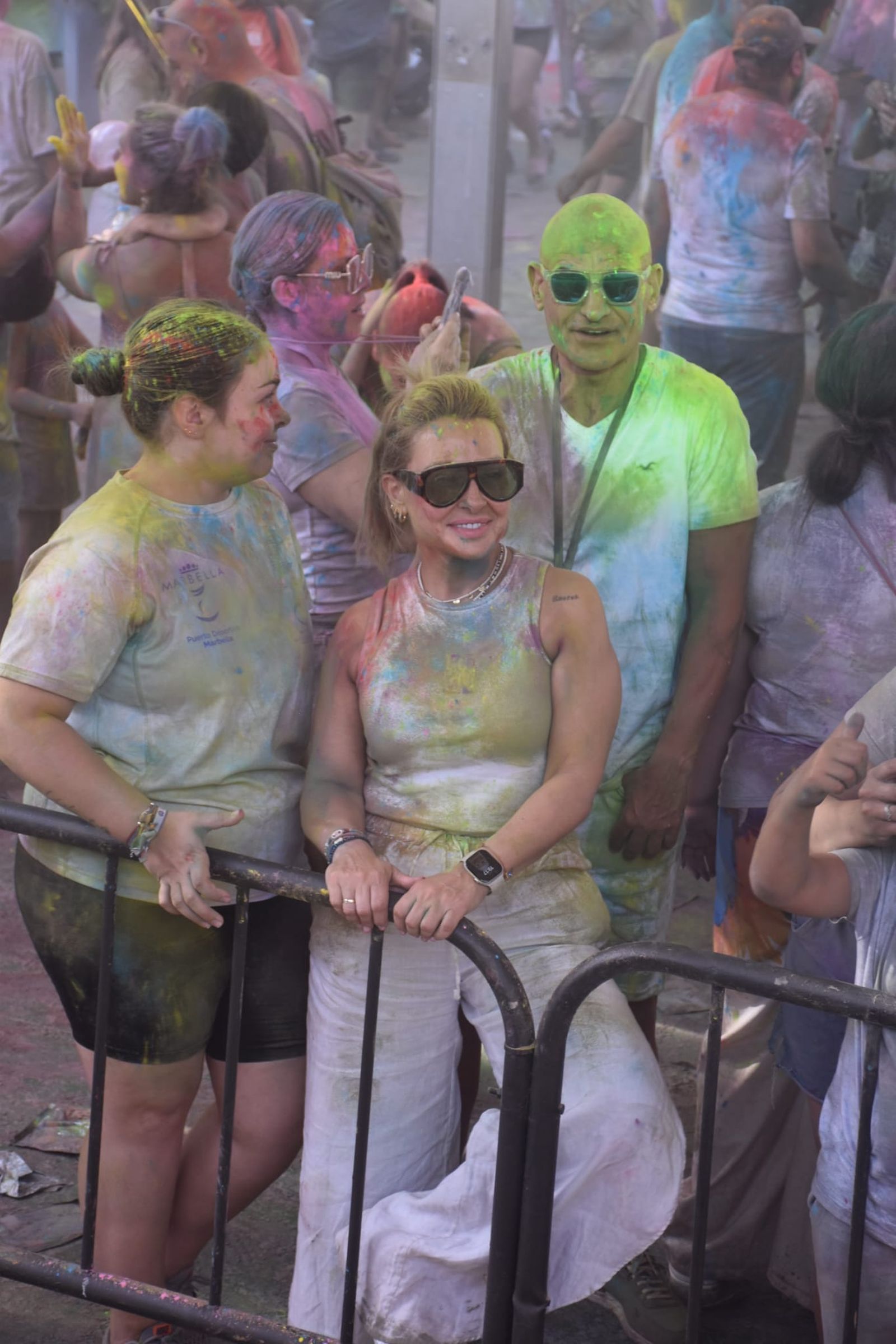 El Holi vuelve a teñir Ceuta de color por la solidaridad y el amor