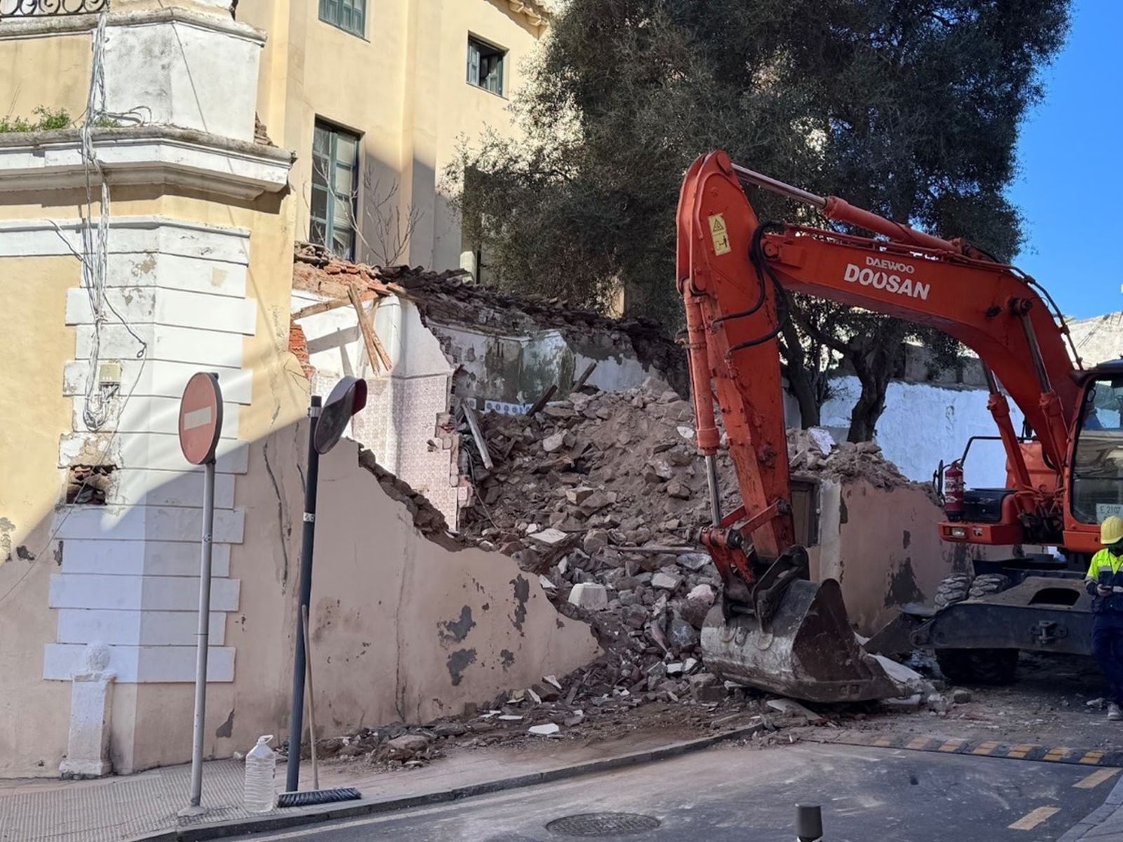 Alarma patrimonial por la demolición parcial de la Comandancia de Obras, edificio con protección integral