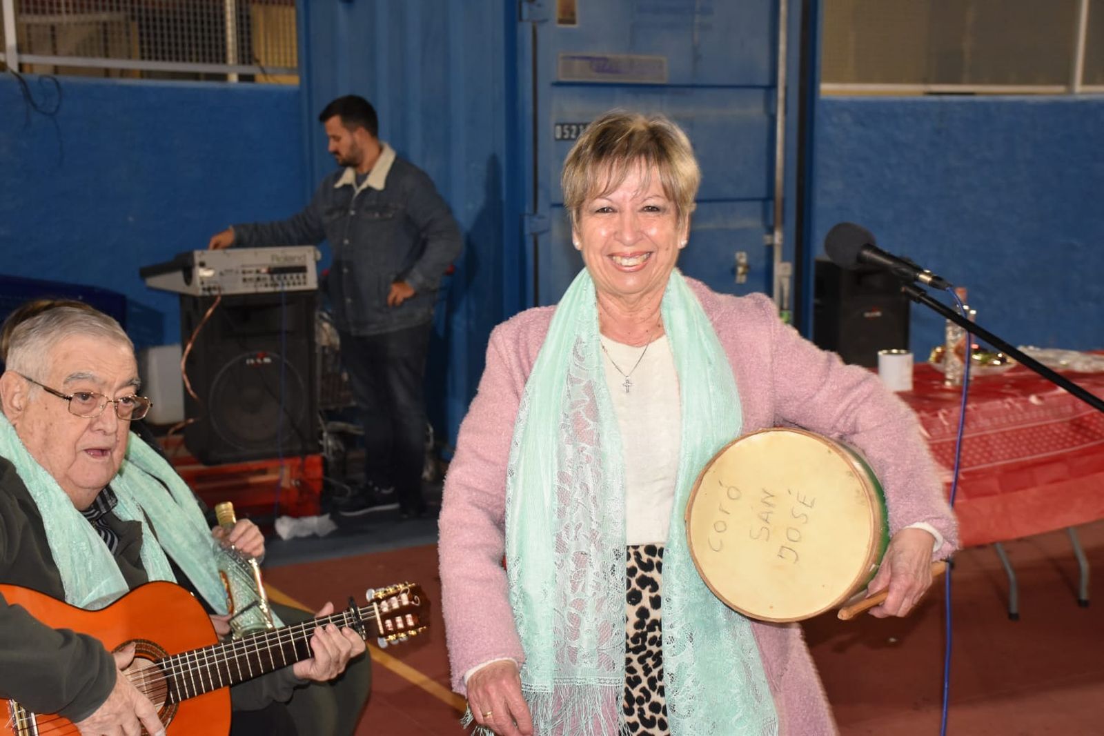 El Polígono celebra su primera Zambomba Flamenca con música y tradición