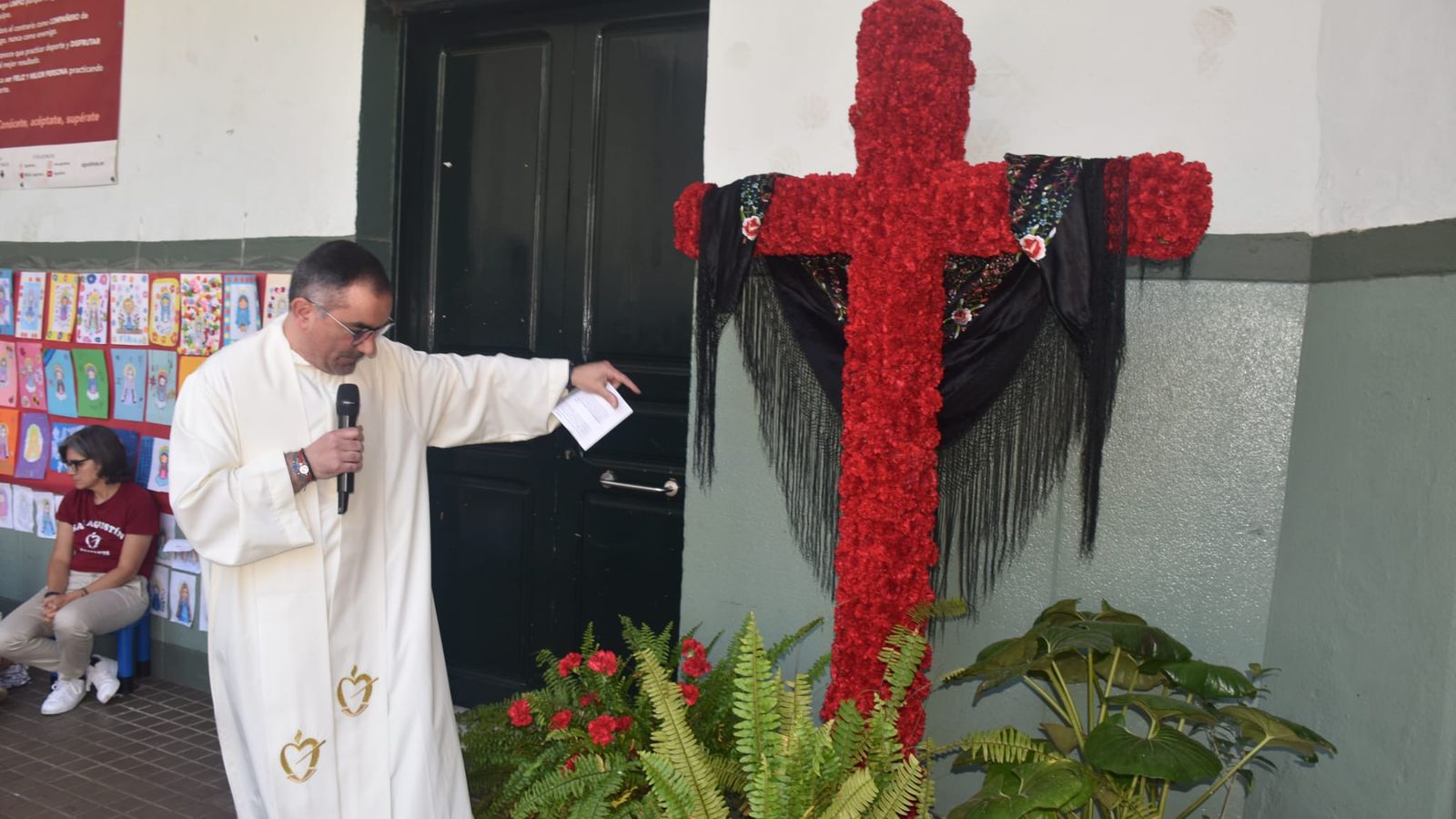 El Colegio de San Agustín disfruta de una feliz jornada solidaria con su Cruz de Mayo