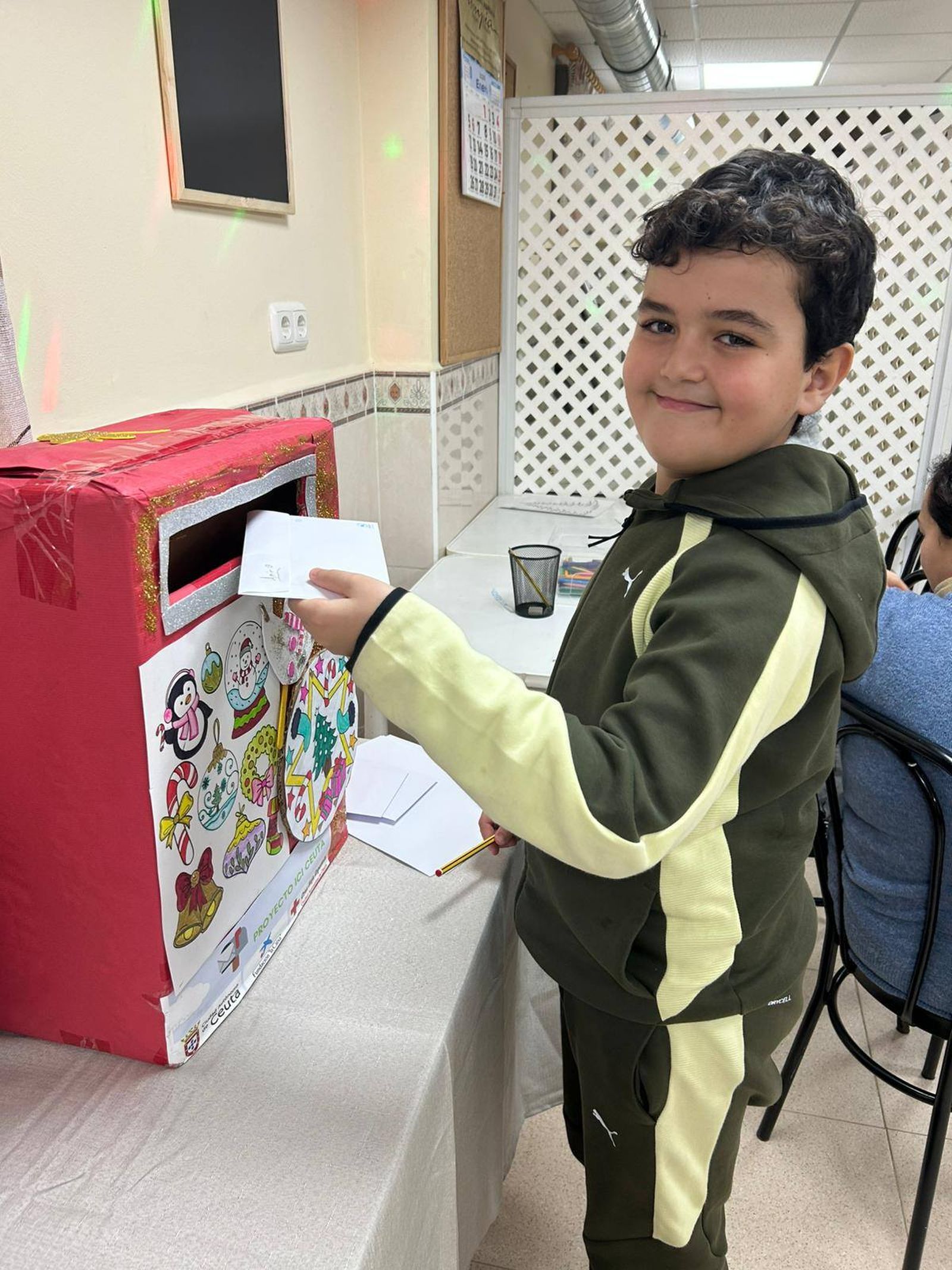 Los más pequeños de Miramar Alto entregan sus cartas a los Reyes Magos