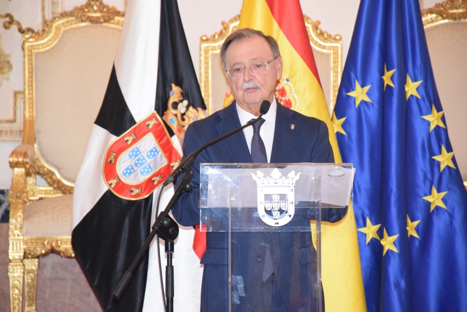 En cuanto a los avances, Vivas destacó especialmente seis, En infraestructuras básicas, puso en valor el cable eléctrico de conexión con la Península, el desdoblamiento de la Nacional 352 y la estación marítima