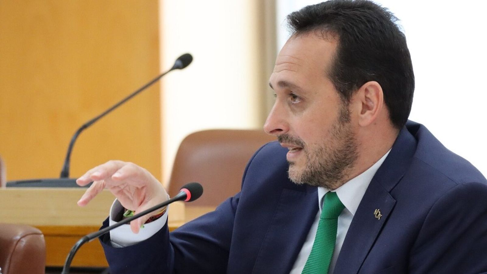Juan Sergio Redondo, presidente de Vox Ceuta, durante una sesión plenaria