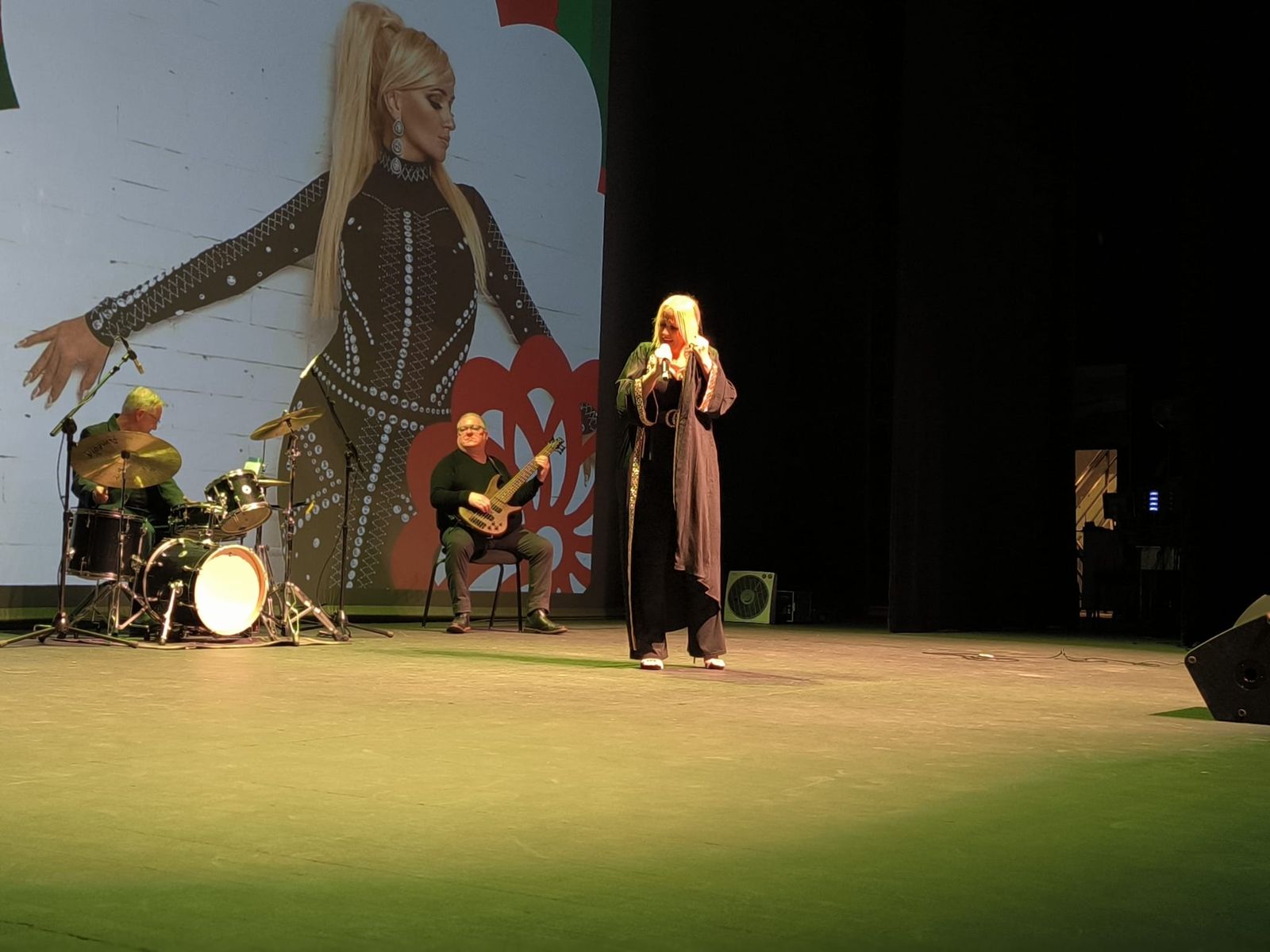 Radiolé vuelve a encender el Revellín en una noche entregada al flamenco