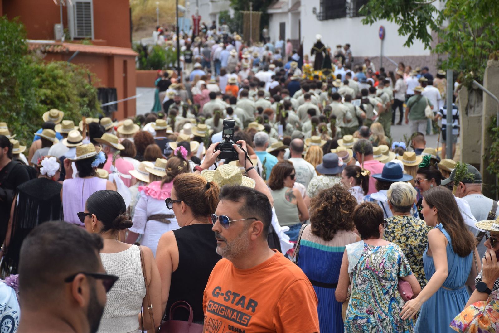 Tradición, fe y calor: Ceuta se vuelca con San Antonio