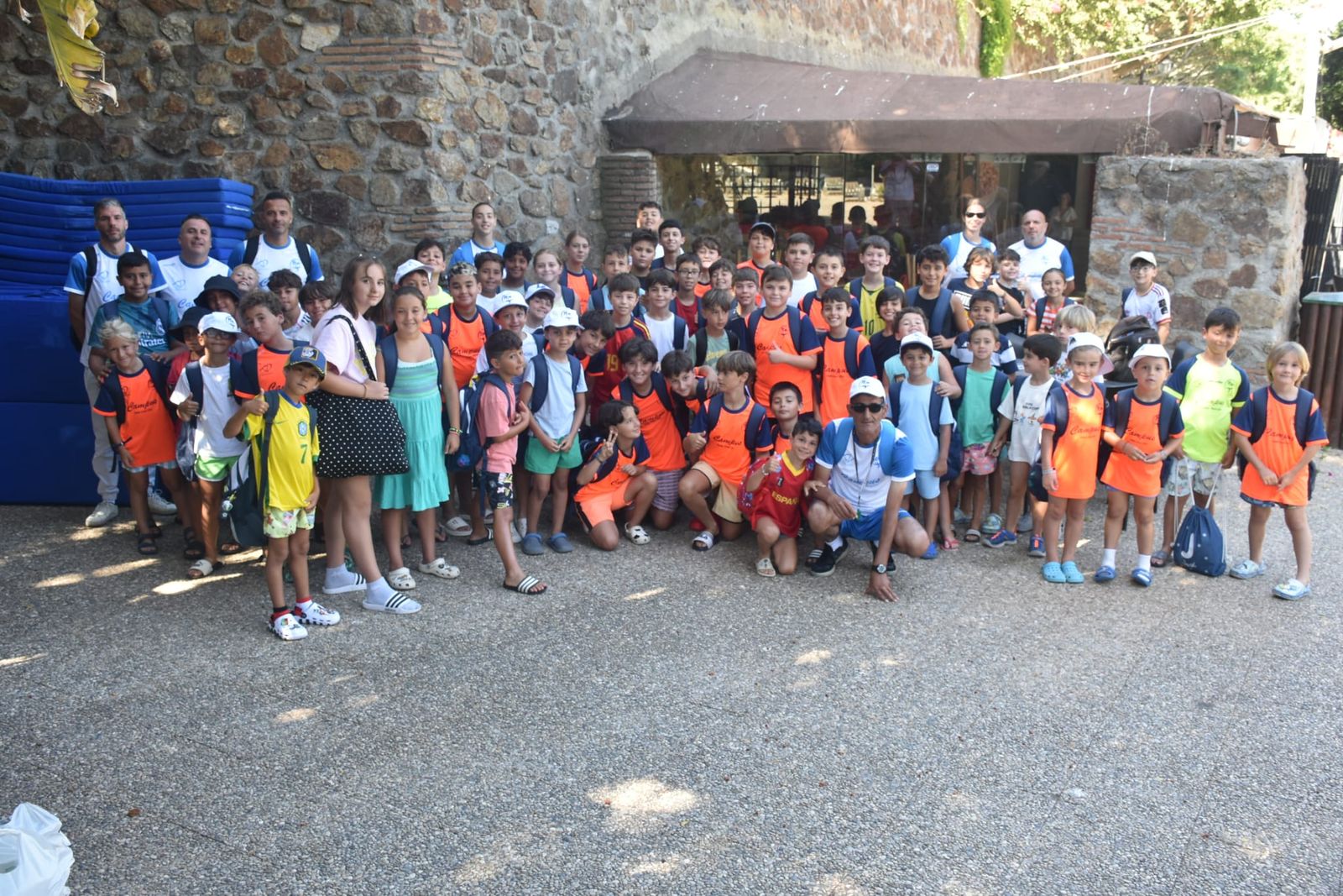 El Campus de Verano Emilio Cózar disfruta de una refrescante jornada en el Parque Marítimo