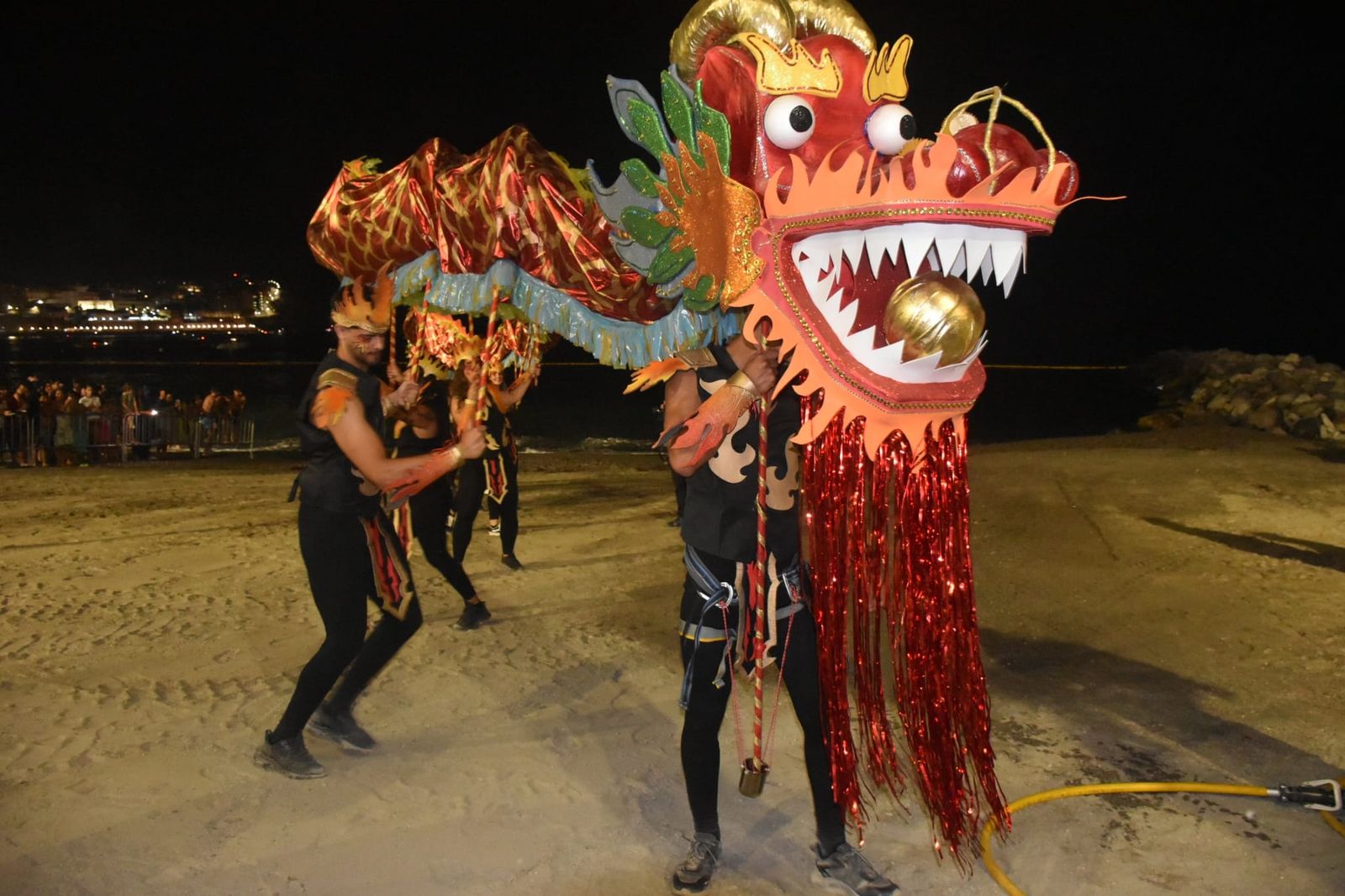 Tradición y drones para la puesta de largo del verano en las playas