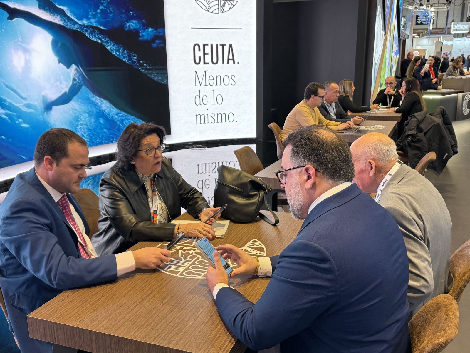 Ceuta inicia su participación en FITUR asistiendo al homenaje a las víctimas de Adamuz en el stand de Andalucía