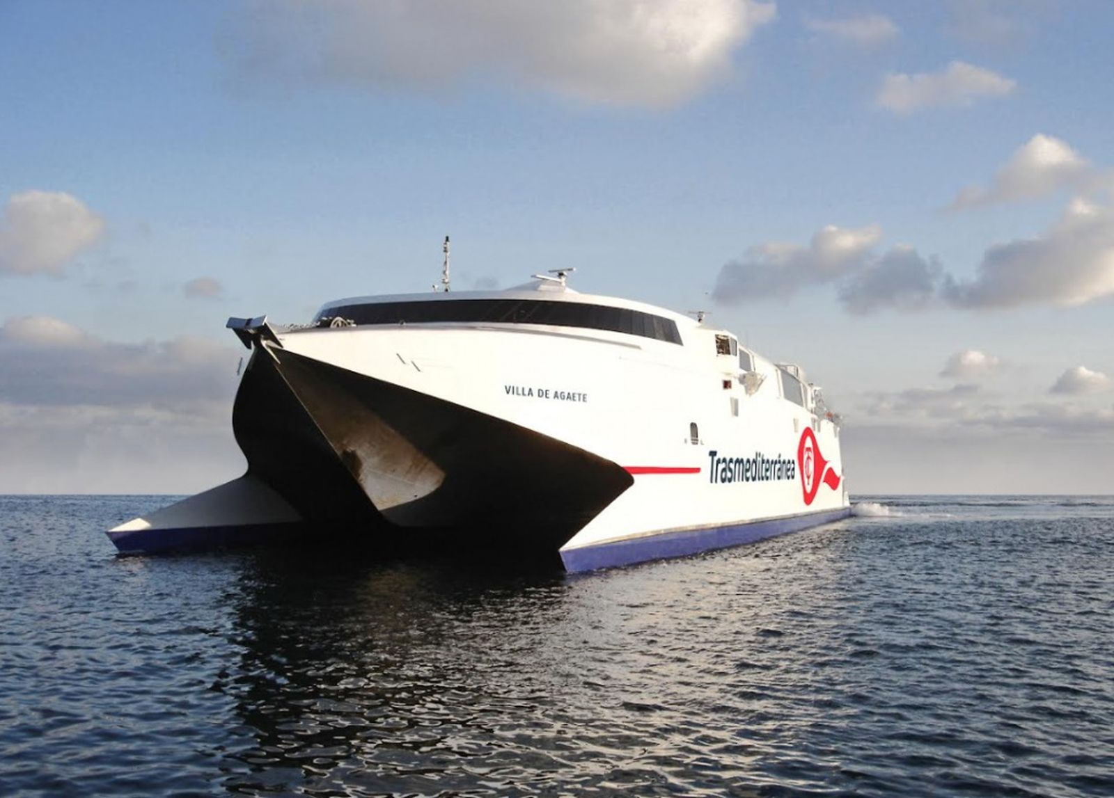 Ferry "Villa de Agaete", uno de los barcos que presta servicio en el Estrecho/FOTO EP