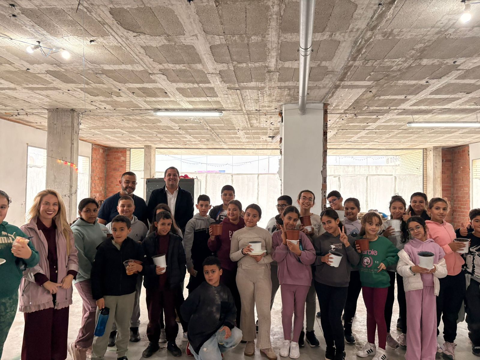 Ramírez acompaña a 60 alumnos en una jornada educativa en los huertos urbanos