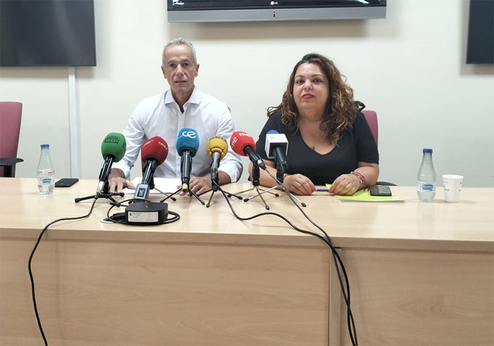 Miguel Señor y Cristina Pérez, durante la rueda de prensa ofrecida hoy/FOTO EL PUEBLO