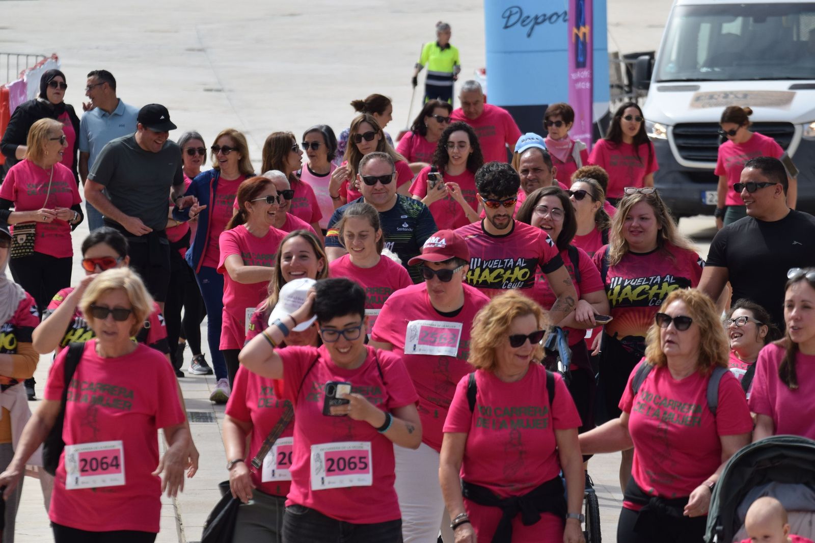 Ceuta se viste de rosa para abrazarse a la vida