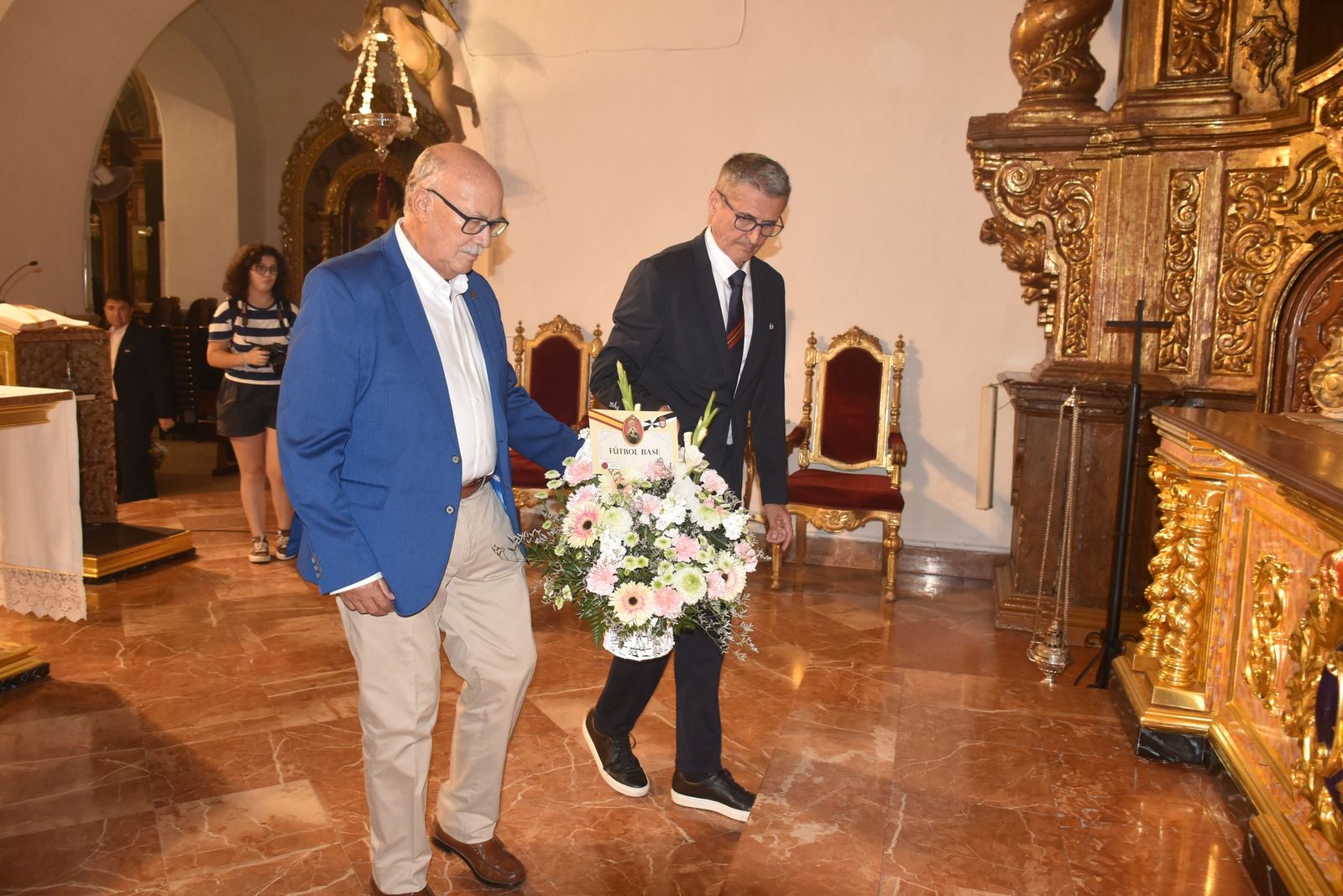 Ofrenda a la patrona y plegaria en Sidi Embarek
