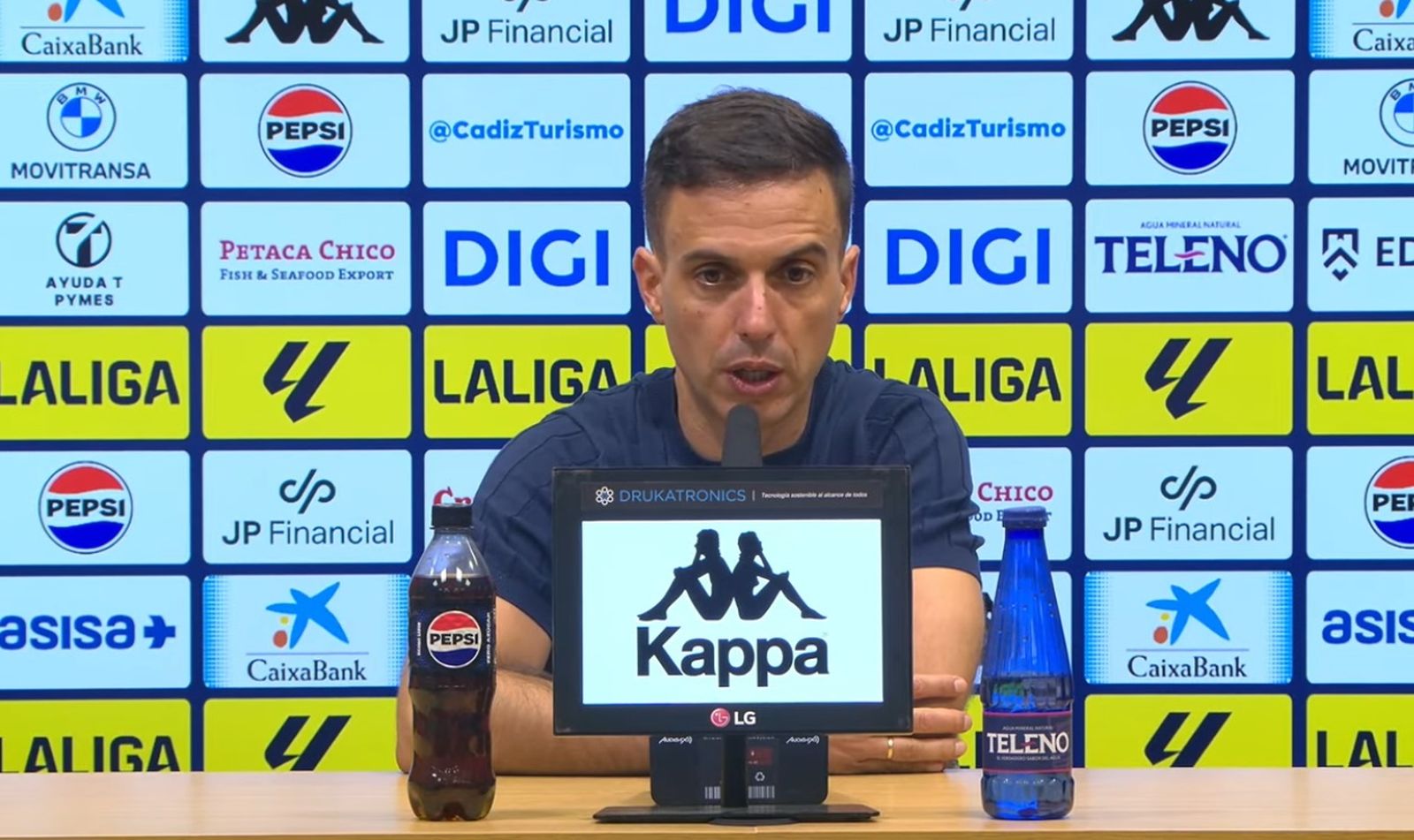 José Juan Romero lamenta que los errores cometidos tras el descanso acabaran castigando a un equipo que había conseguido imponer su juego en Cádiz