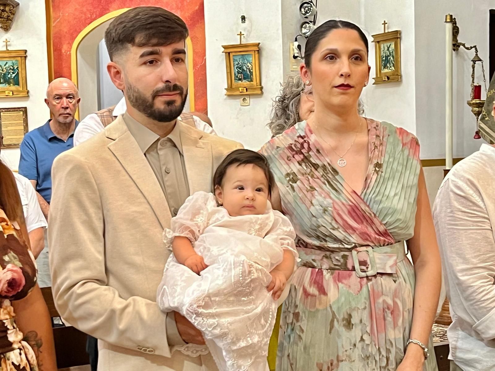 Gabriela recibe el Sacramento del Bautismo
