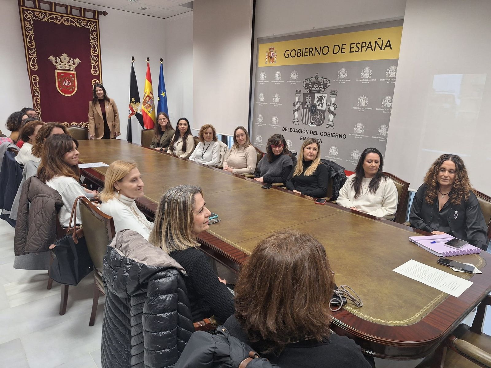 Las funcionarias convocadas a la reunión, esta mañana en la Delegación del Gobierno