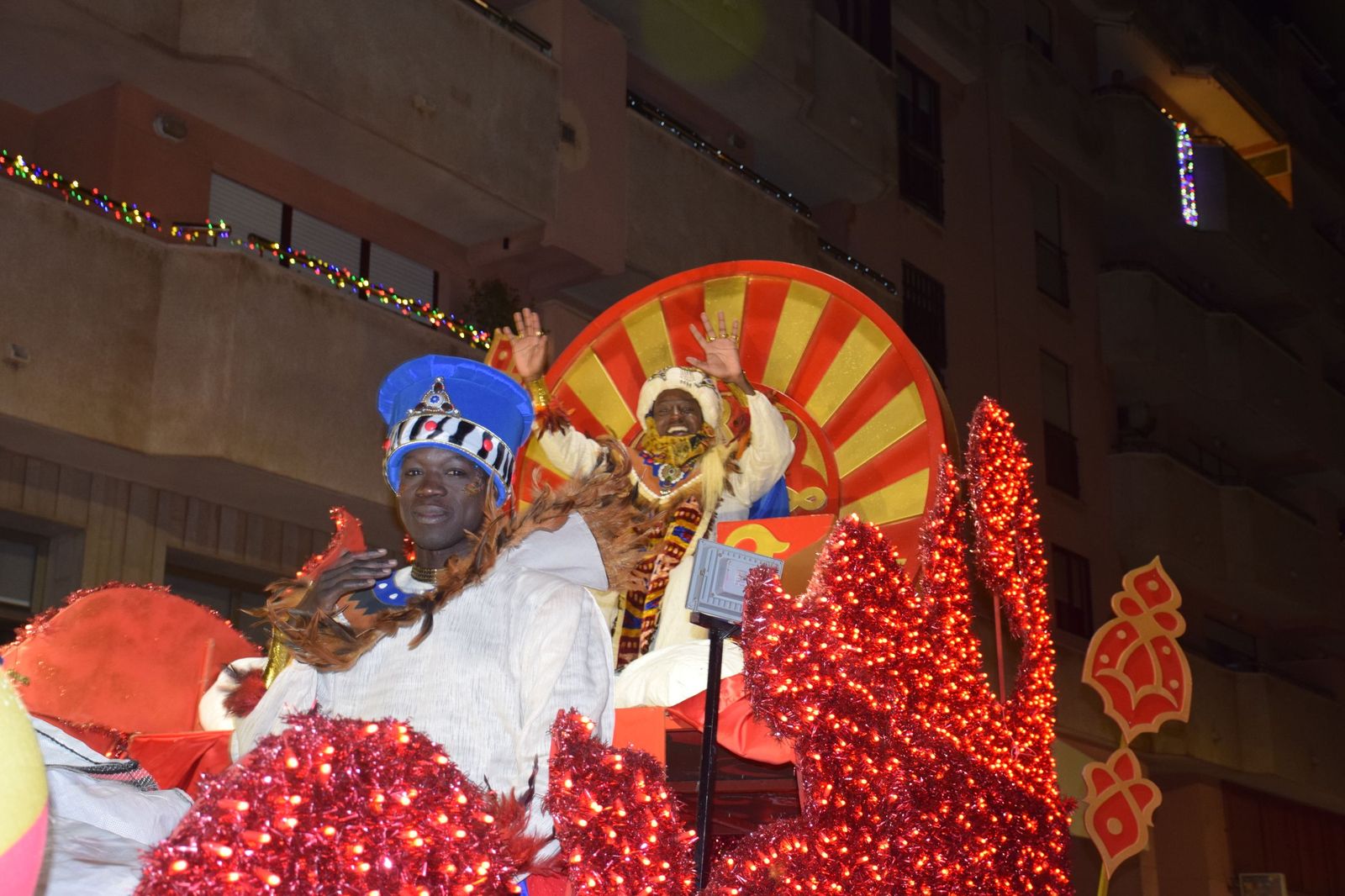 Los ceutíes se emocionan con la llegada de los Reyes Magos