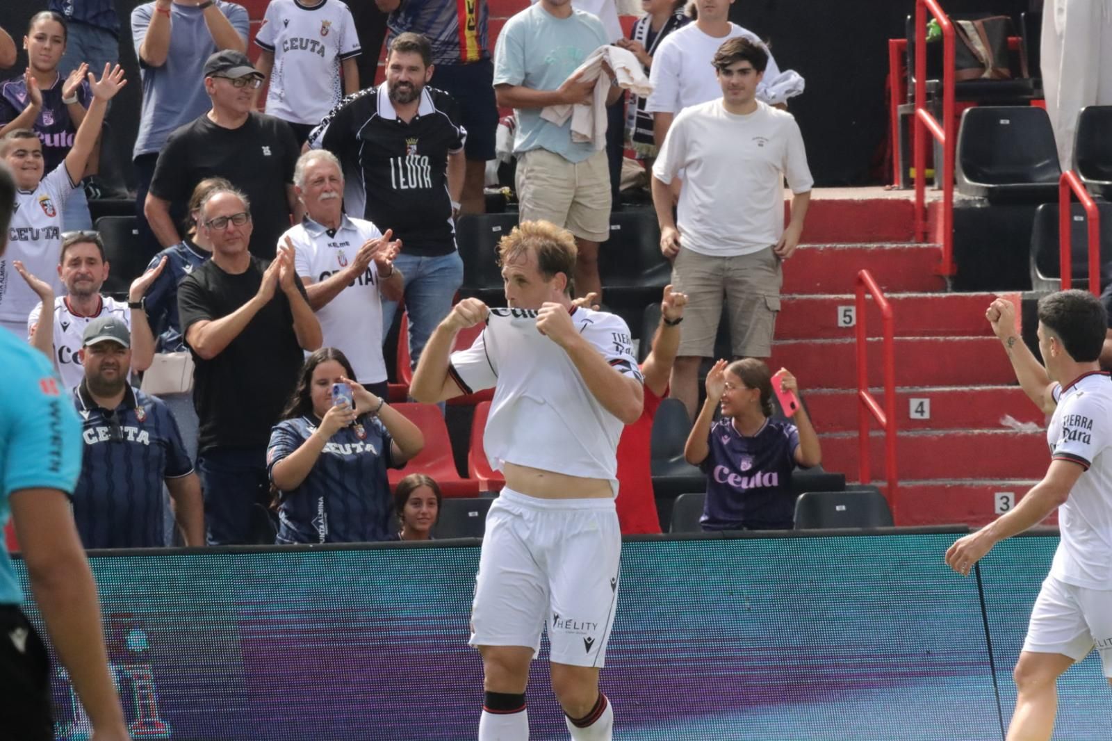 (3-1) Carlos Hernández se viste de héroe para remontar ante el Sanse
