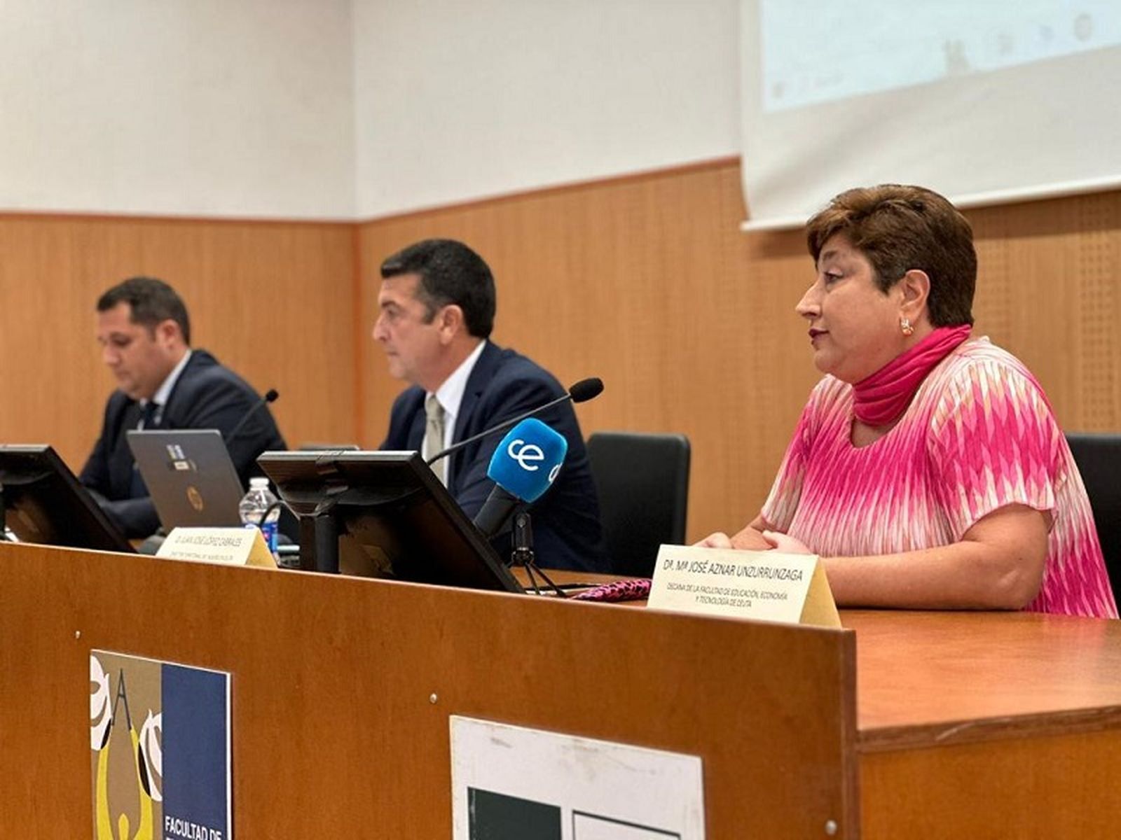 De izquierda a derecha: Alejandro Ramírez, Juan José López y María José Aznar en la inauguración de la 'V Semana de la Discapacidad'./ FOTO E.P.