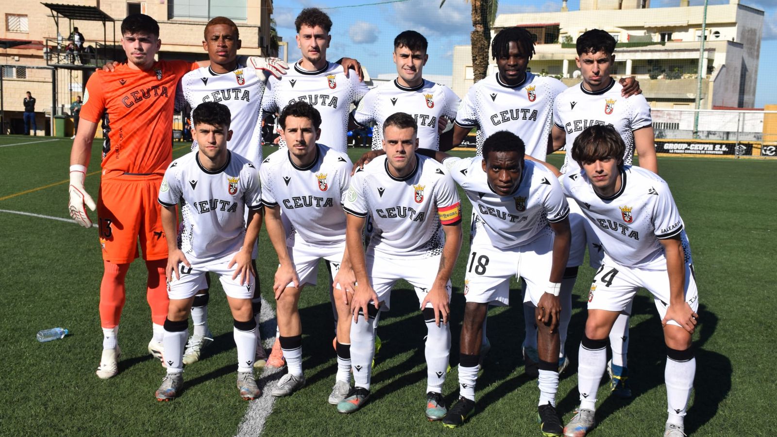 (2-1) El filial de la AD Ceuta se impone al UD Tomares y se afianza en zona de playoff