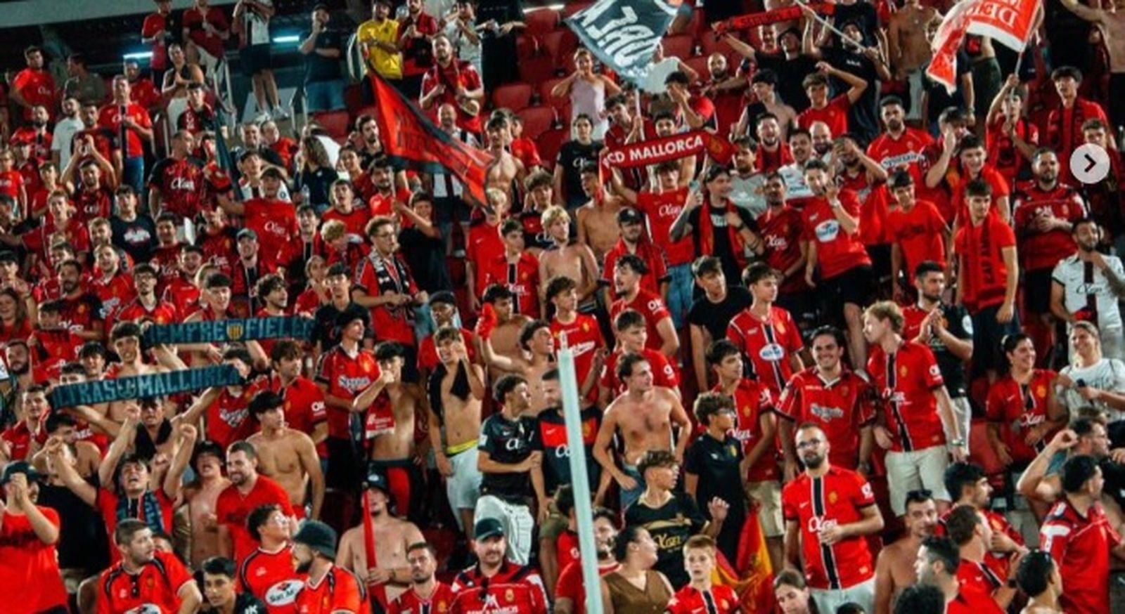 La afición del Mallorca en las gradas de Son Moix