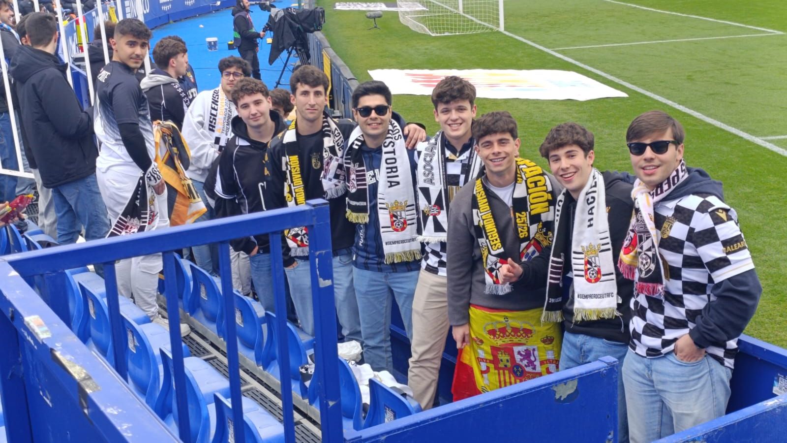 Jóvenes aficionados ceutíes en Leganés