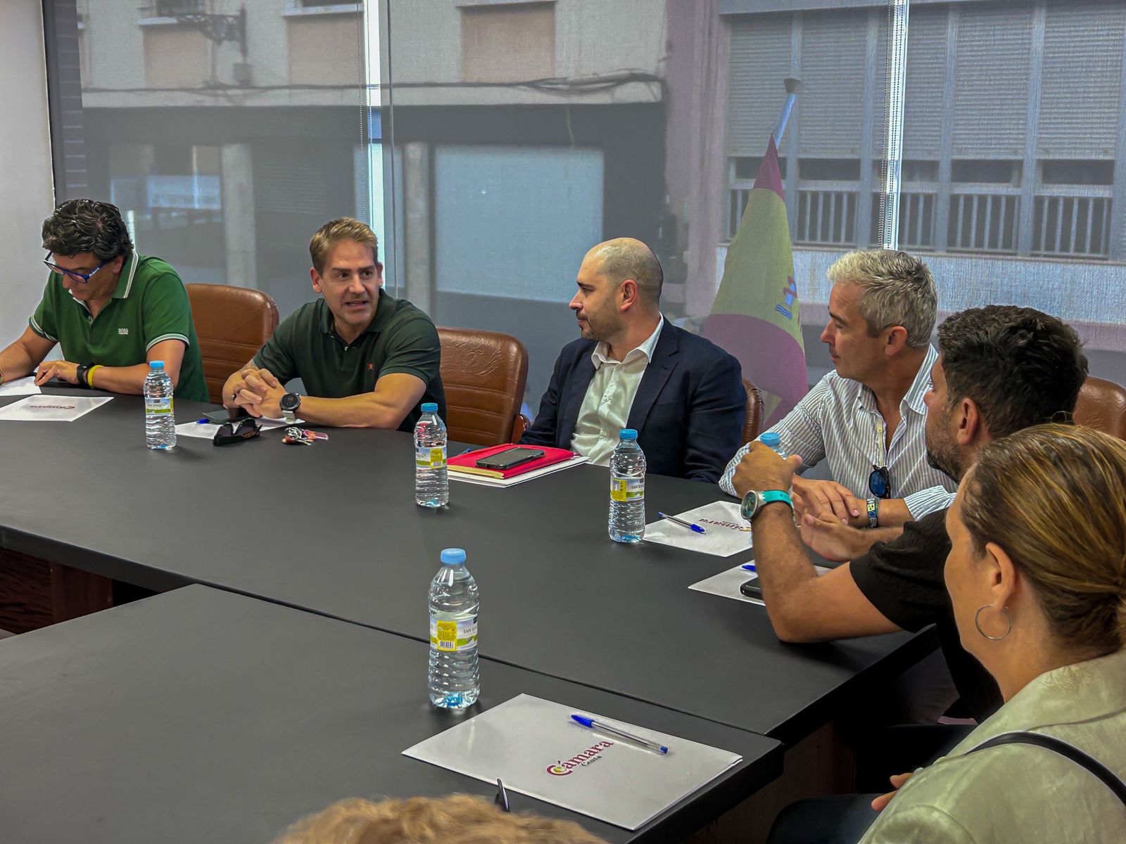 Los dirigentes del PSOE y la Cámara, en el transcurso de la reunión