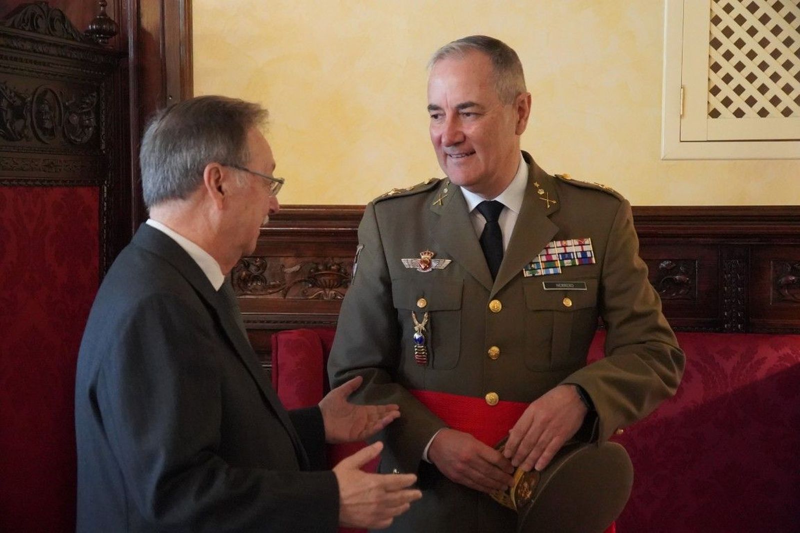 El presidente Vivas con el comandante general de Ceuta