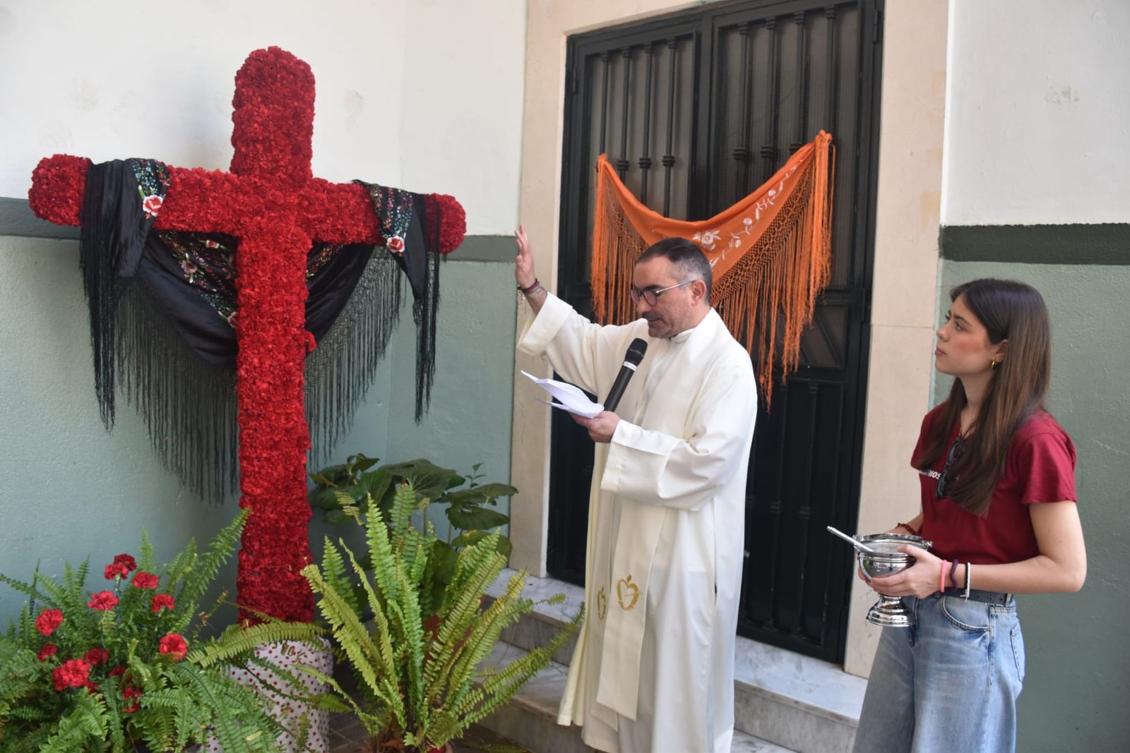 El Colegio de San Agustín disfruta de una feliz jornada solidaria con su Cruz de Mayo