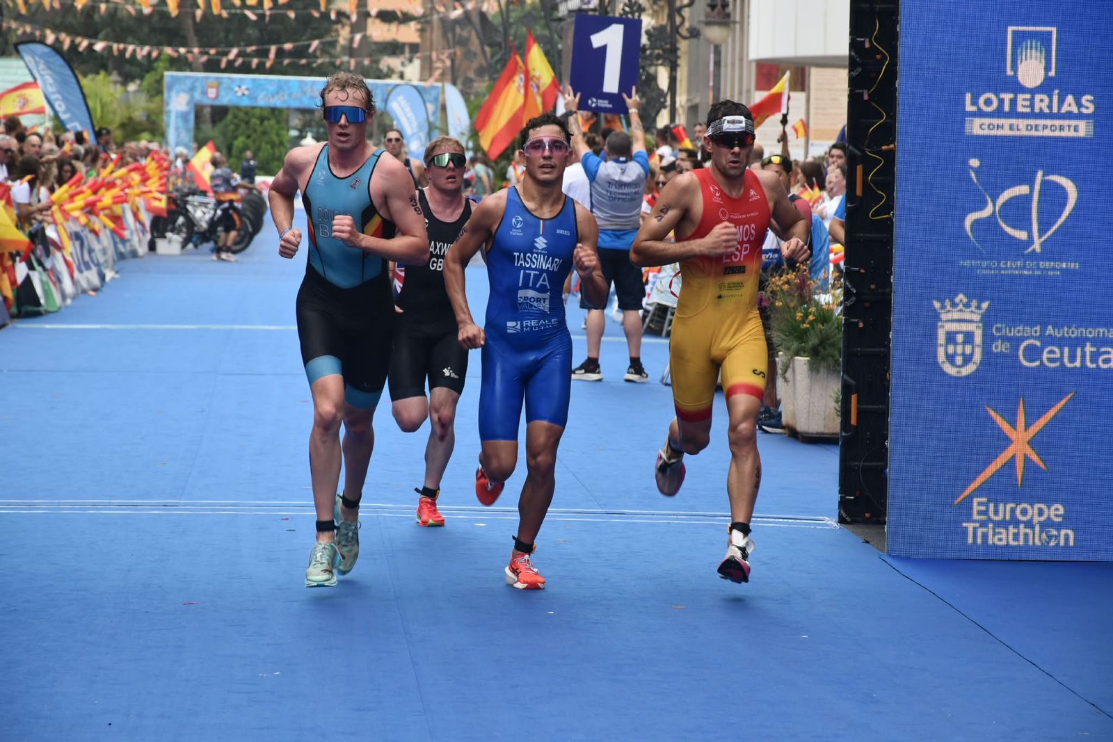 El alemán Jan Scheffold gana en un final muy igualado