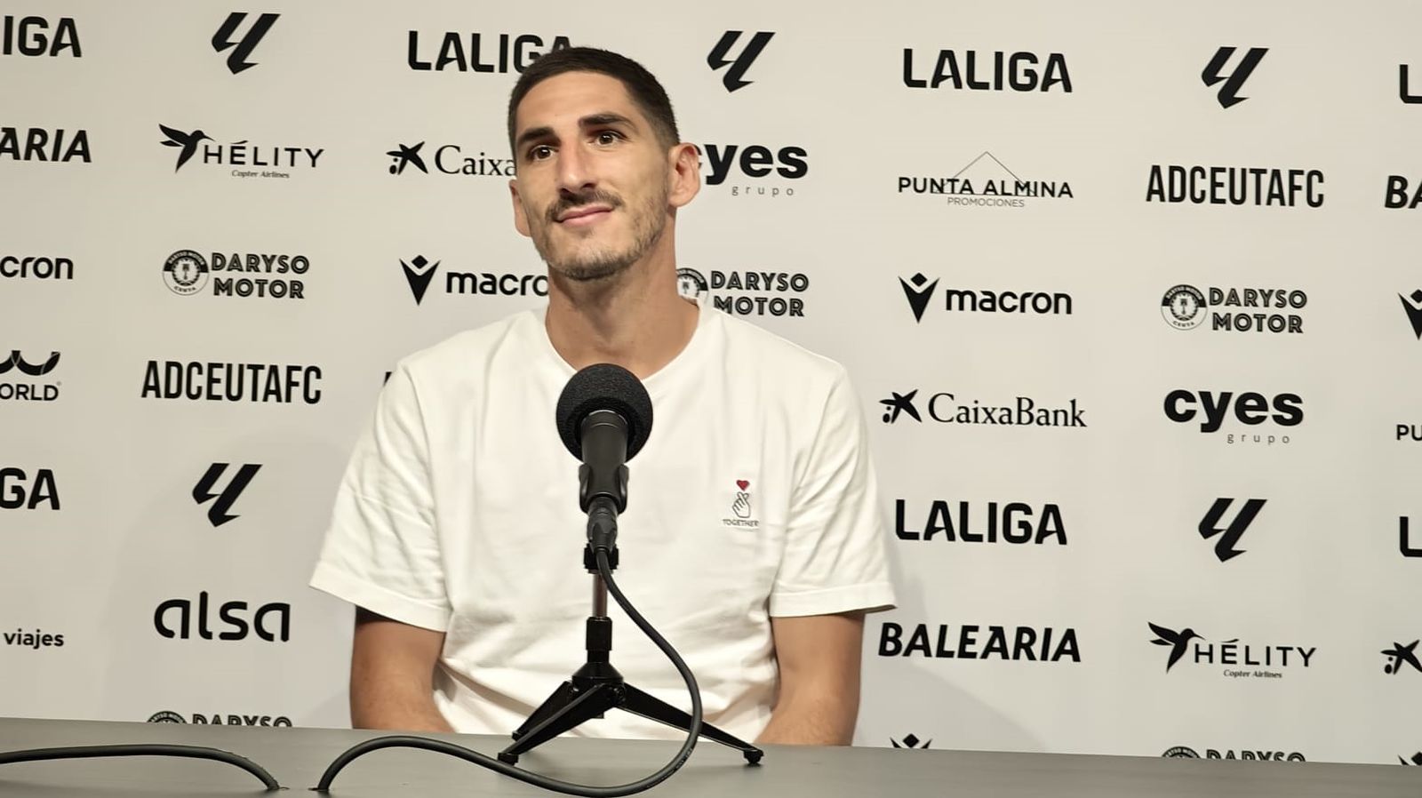 Yann Bodiger durante su comparecencia ante los medios de comunicación de cara al partido que disputará la AD Ceuta ante la Cultural Leonesa