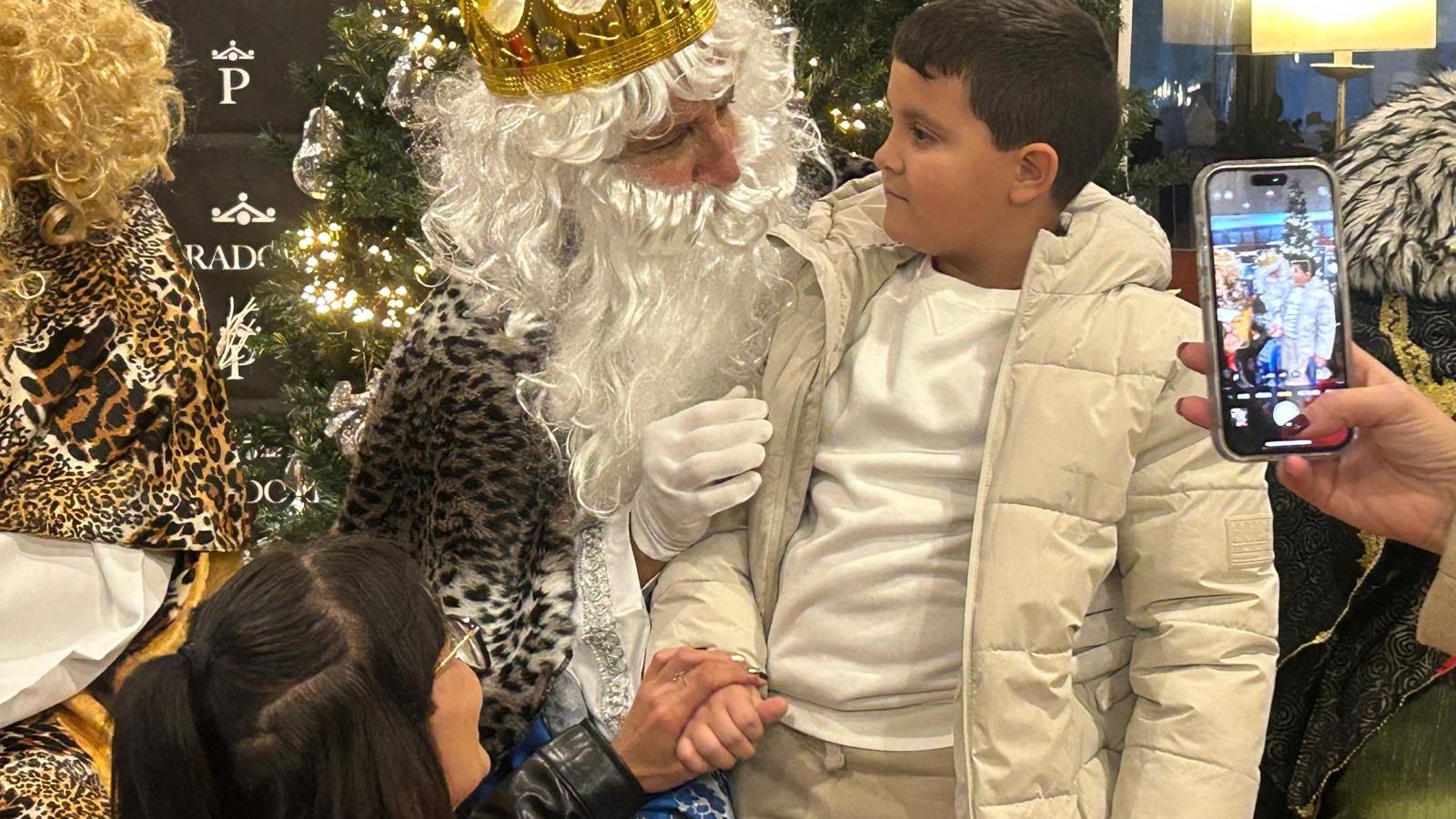Los Reyes Magos recogen las cartas de los más pequeños en el Parador de Ceuta
