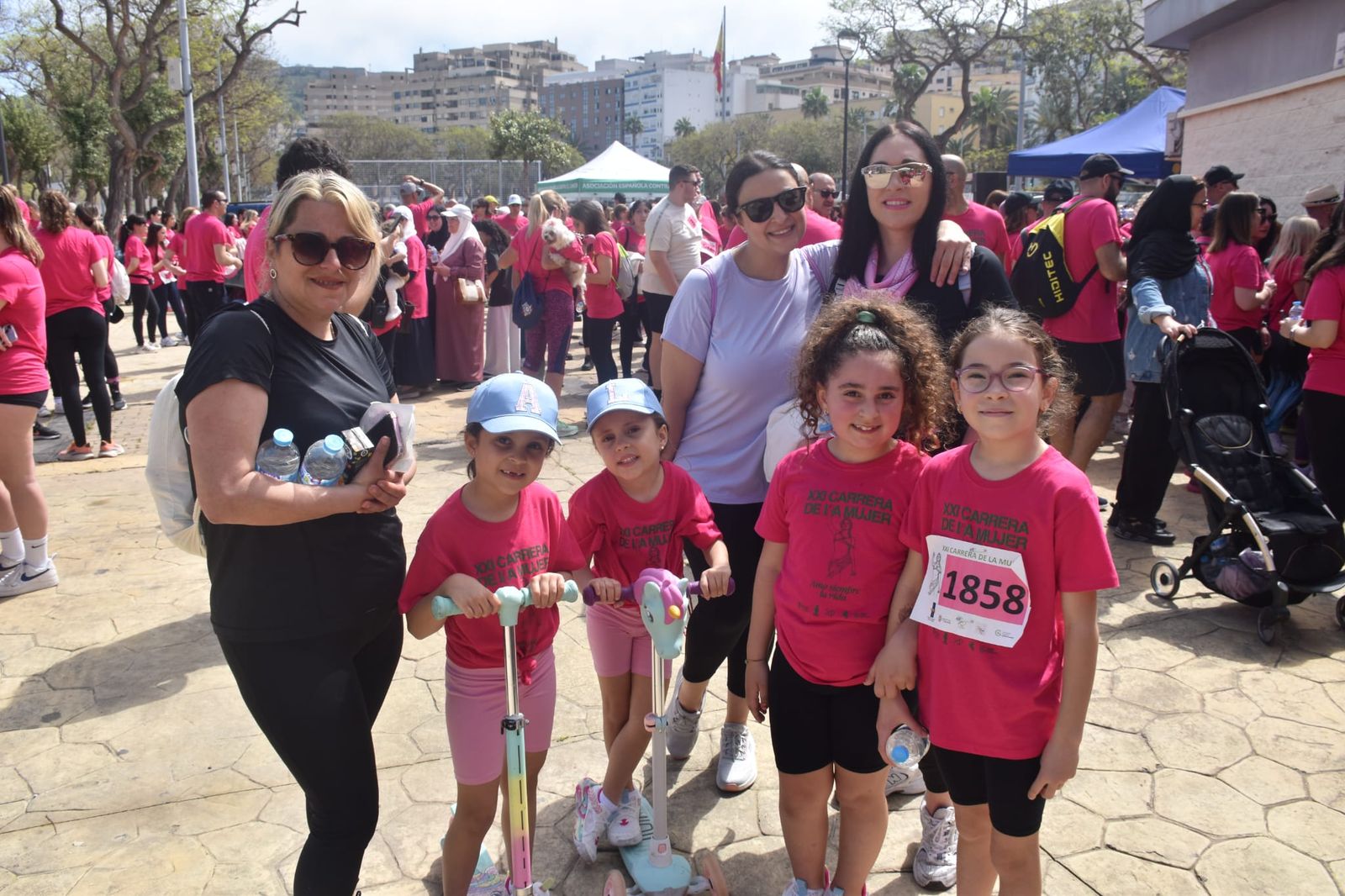 Ceuta se viste de rosa para abrazarse a la vida