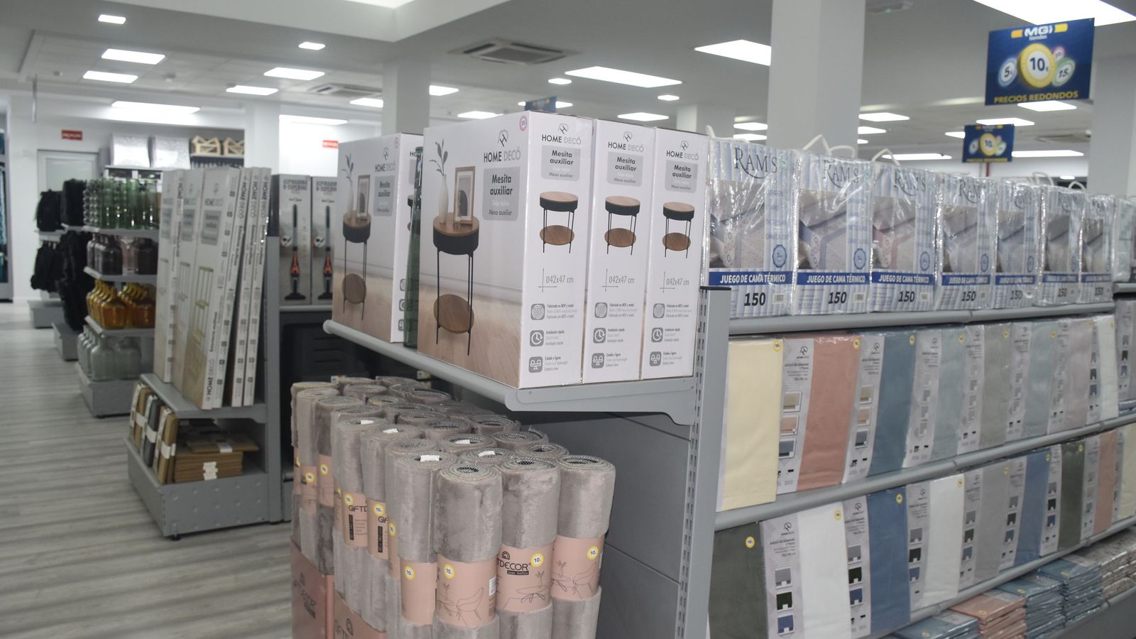 Inauguración de la nueva tienda de MGI en la avenida del Puerto de Ceuta