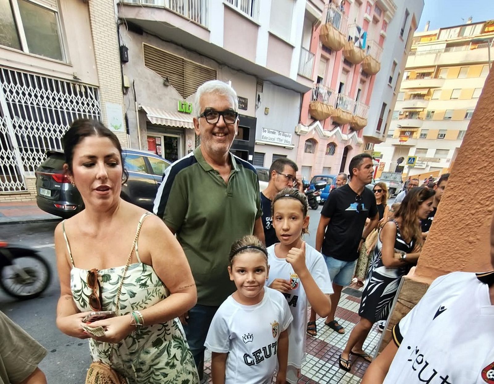 Firma de los jugadores de la AD Ceuta