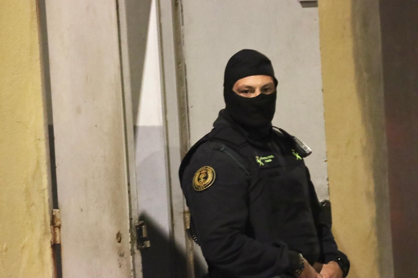 La Guardia Civil actua contra una ONG que repartía espray pimienta a los inmigrantes