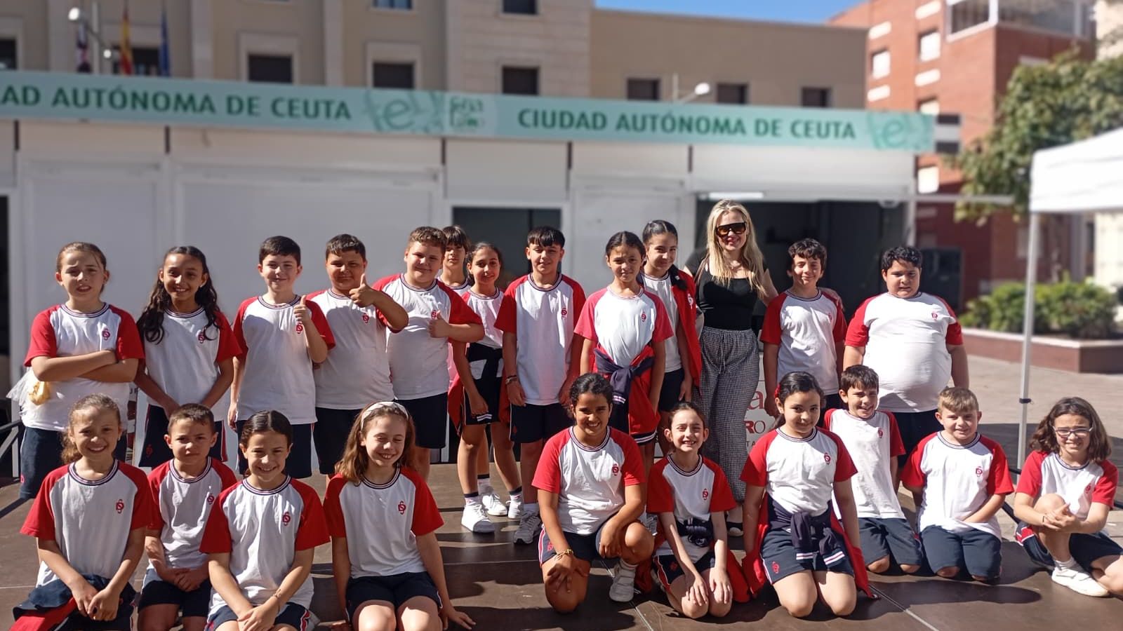 Un grupo de estudiantes del San Daniel, de visita en la Feria del Libro