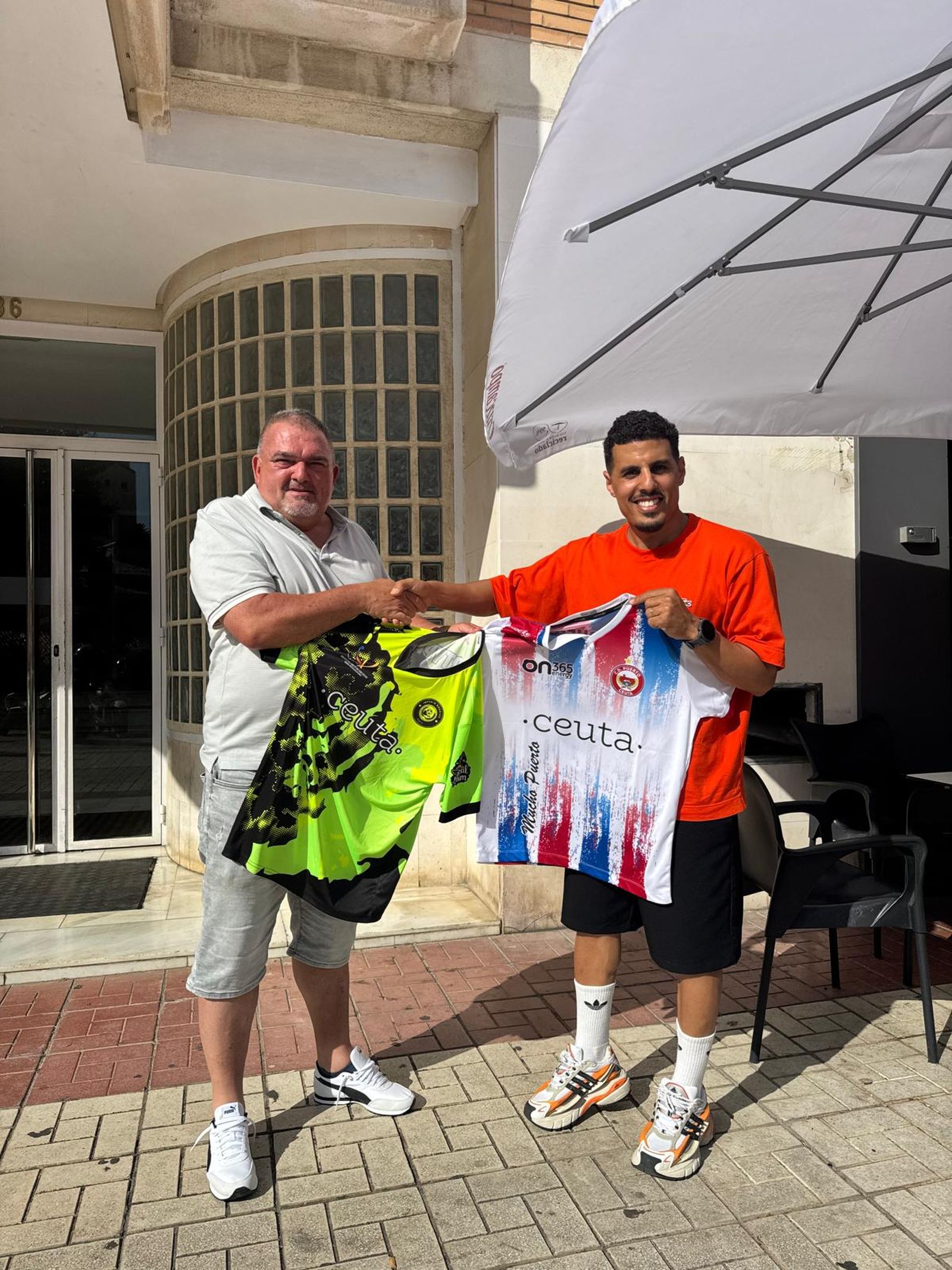 La firma del acuerdo ha sido formalizada por Francisco Galán, conocido deportivamente como "Paquirri", en representación del CD Puerto Atlético, y por Hamza Maimon, director deportivo del Imperio AD Ceuta FS