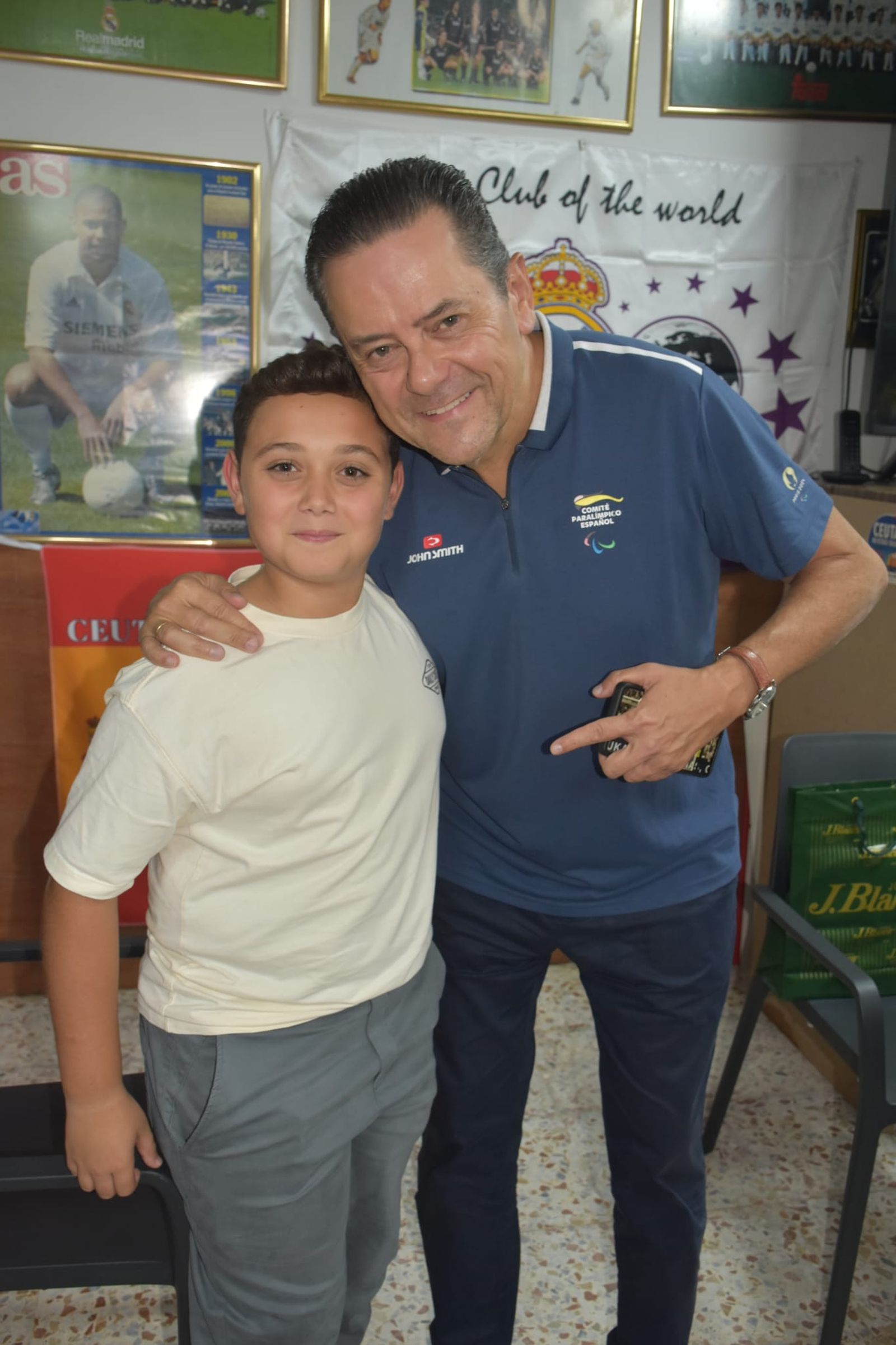 Tomás Roncero visita la Peña Madridista de Ceuta