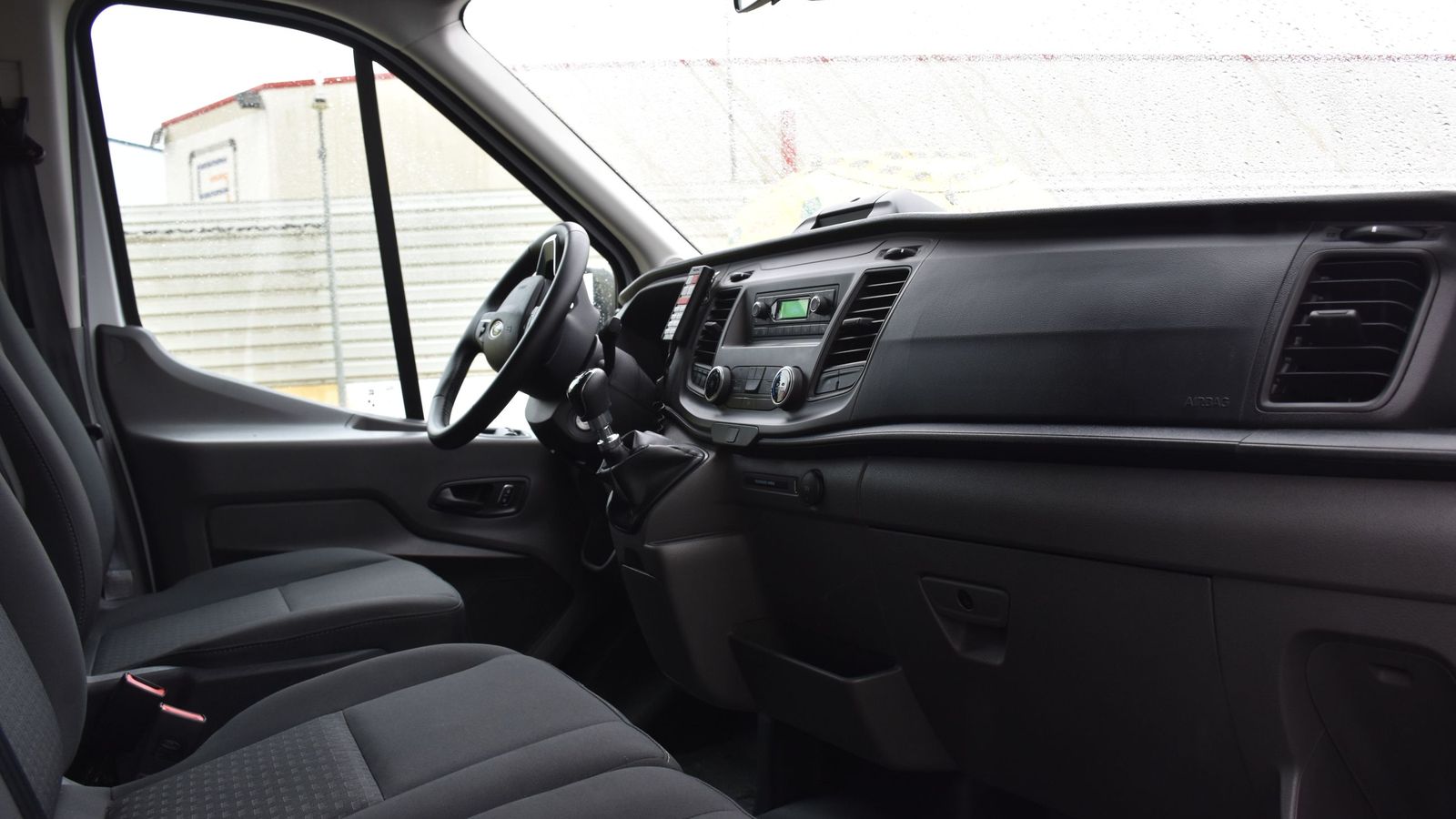 Interior de una ambulancia de soporte vital avanzado para el 061