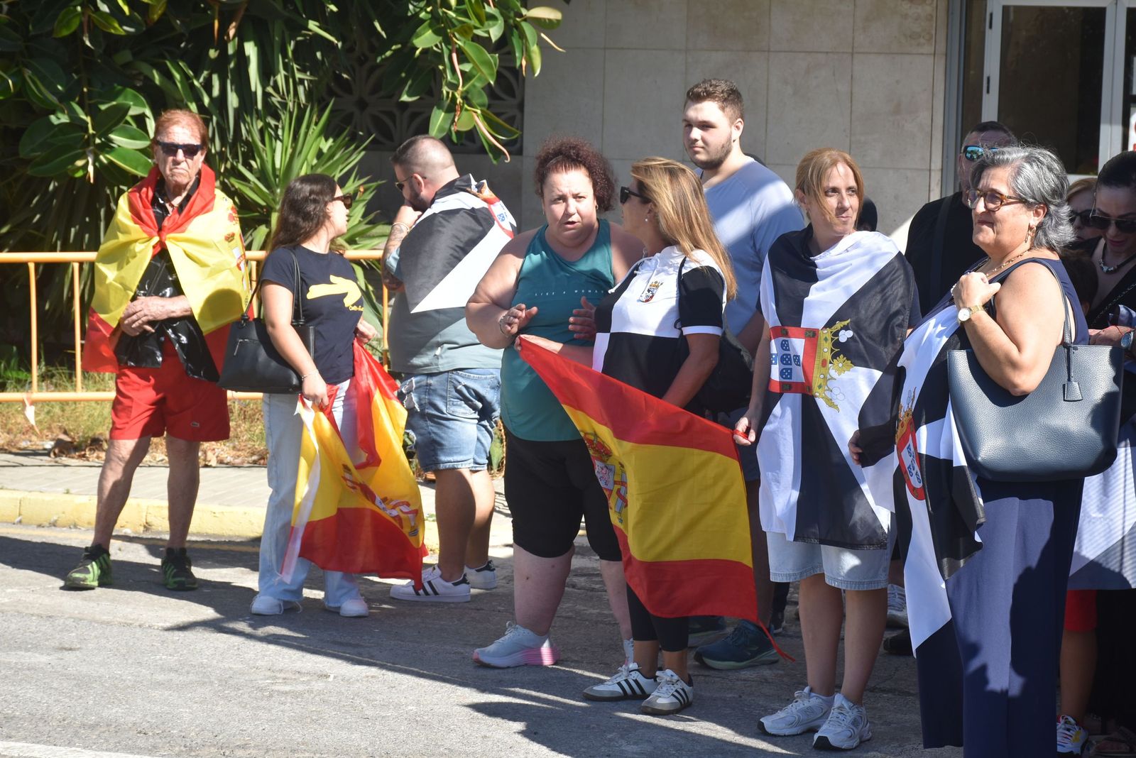 FOTOGALERÍA | Ceutíes reciben a Vivas a su regreso de Madrid