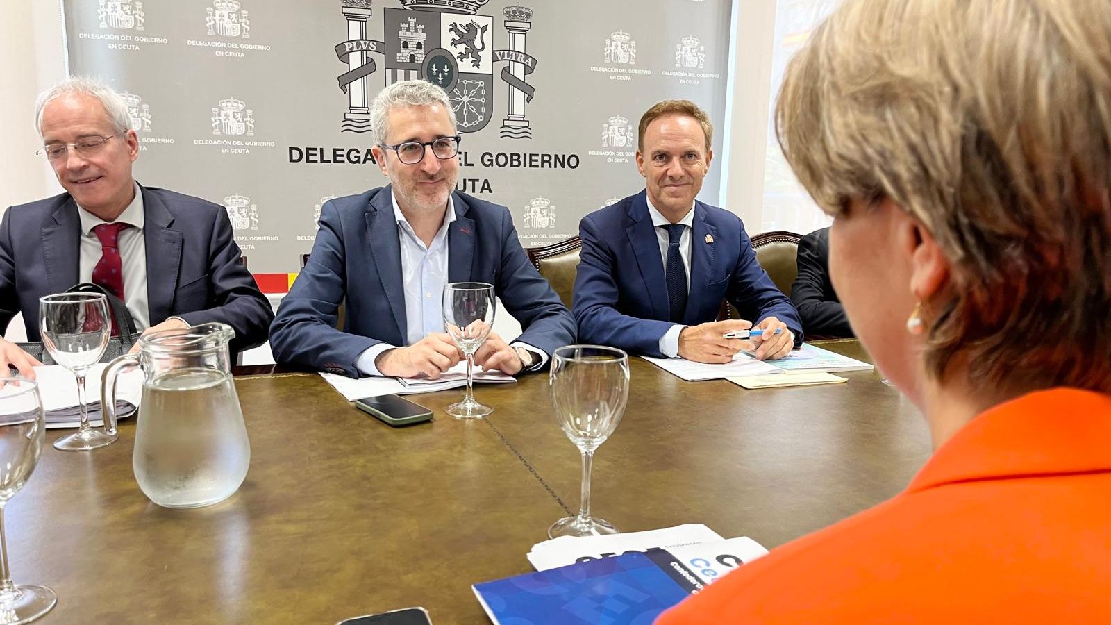 El ministro de Hacienda, Arcadi España, se ha reunido este miércoles con los empresarios de Ceuta