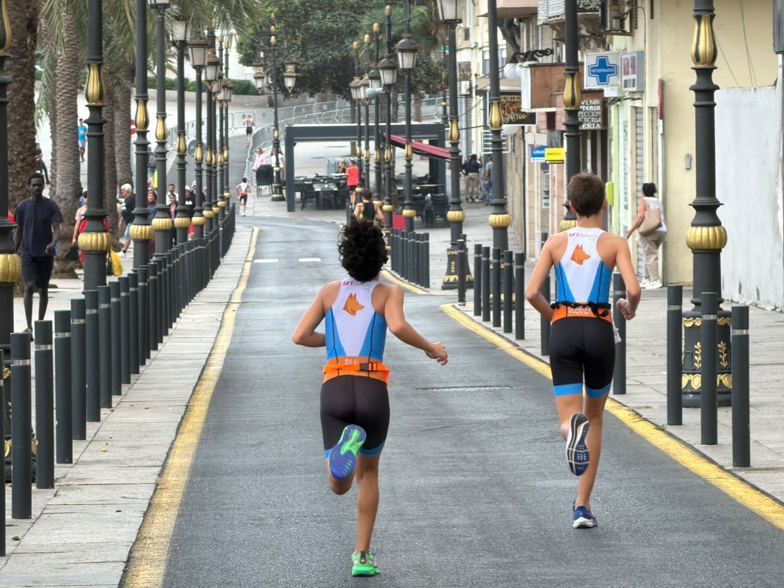 Los aficionados al triatlón en Ceuta se reúnen para participar en el Acuatlón Popular 'Juan Mur' y en la Phoenix Kids Triathlon